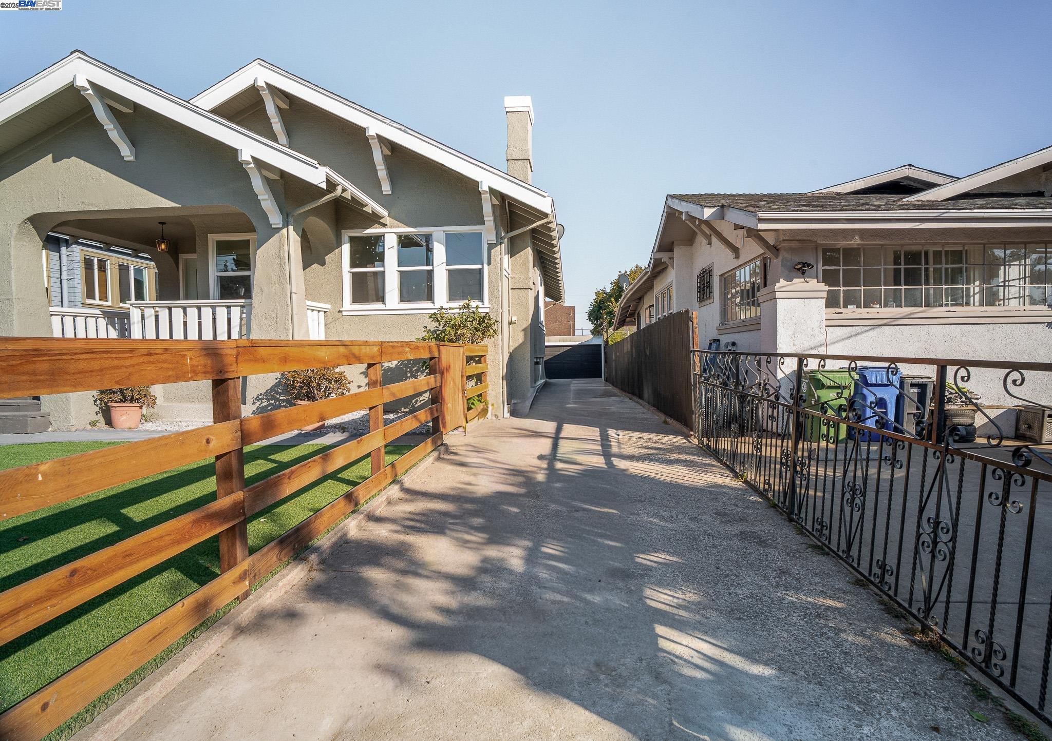 Detail Gallery Image 4 of 24 For 2232 Rosedale Ave, Oakland,  CA 94601 - 3 Beds | 3 Baths
