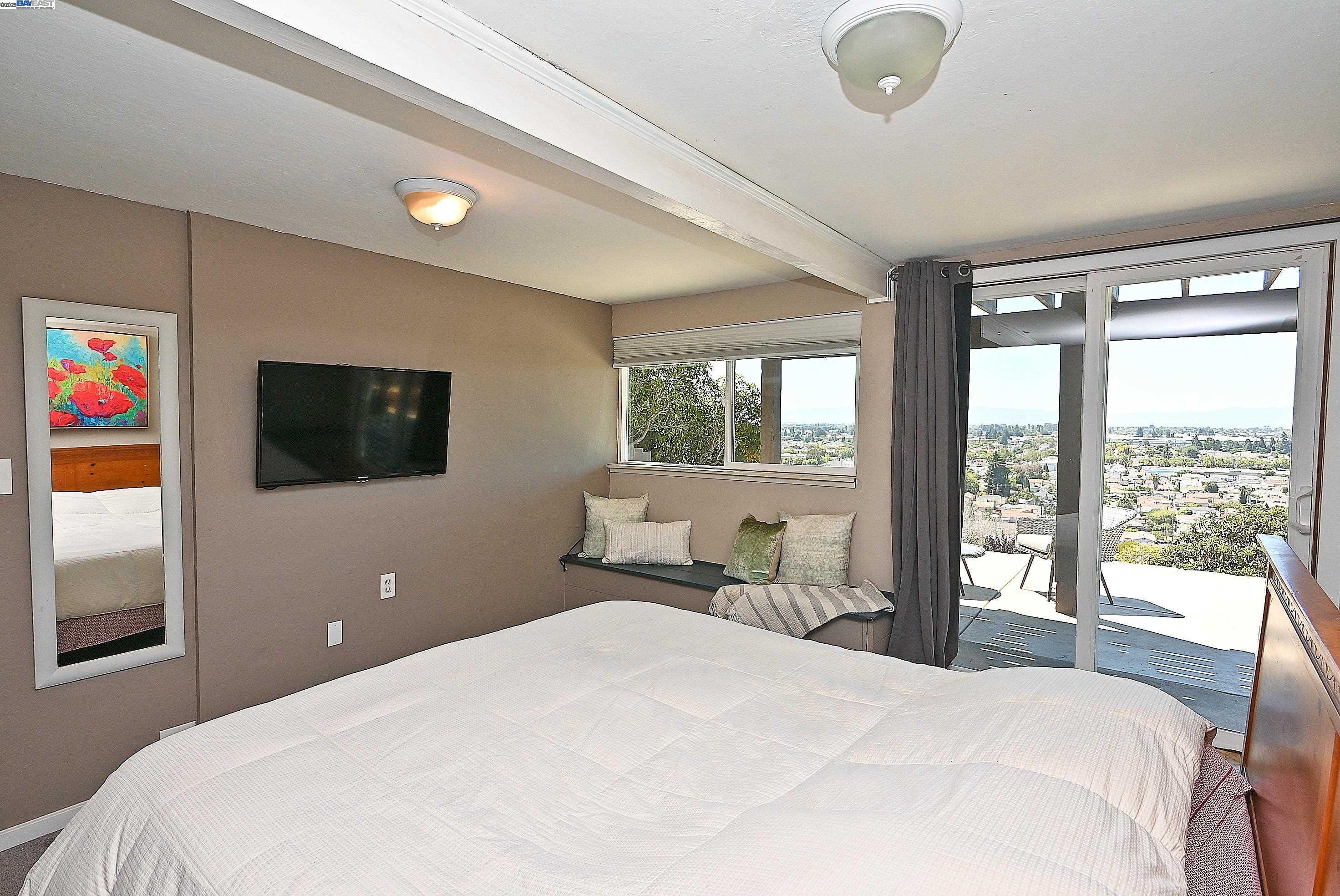 Detail Gallery Image 16 of 36 For 1947 Placer Dr, San Leandro,  CA 94578 - 1 Beds | 1 Baths