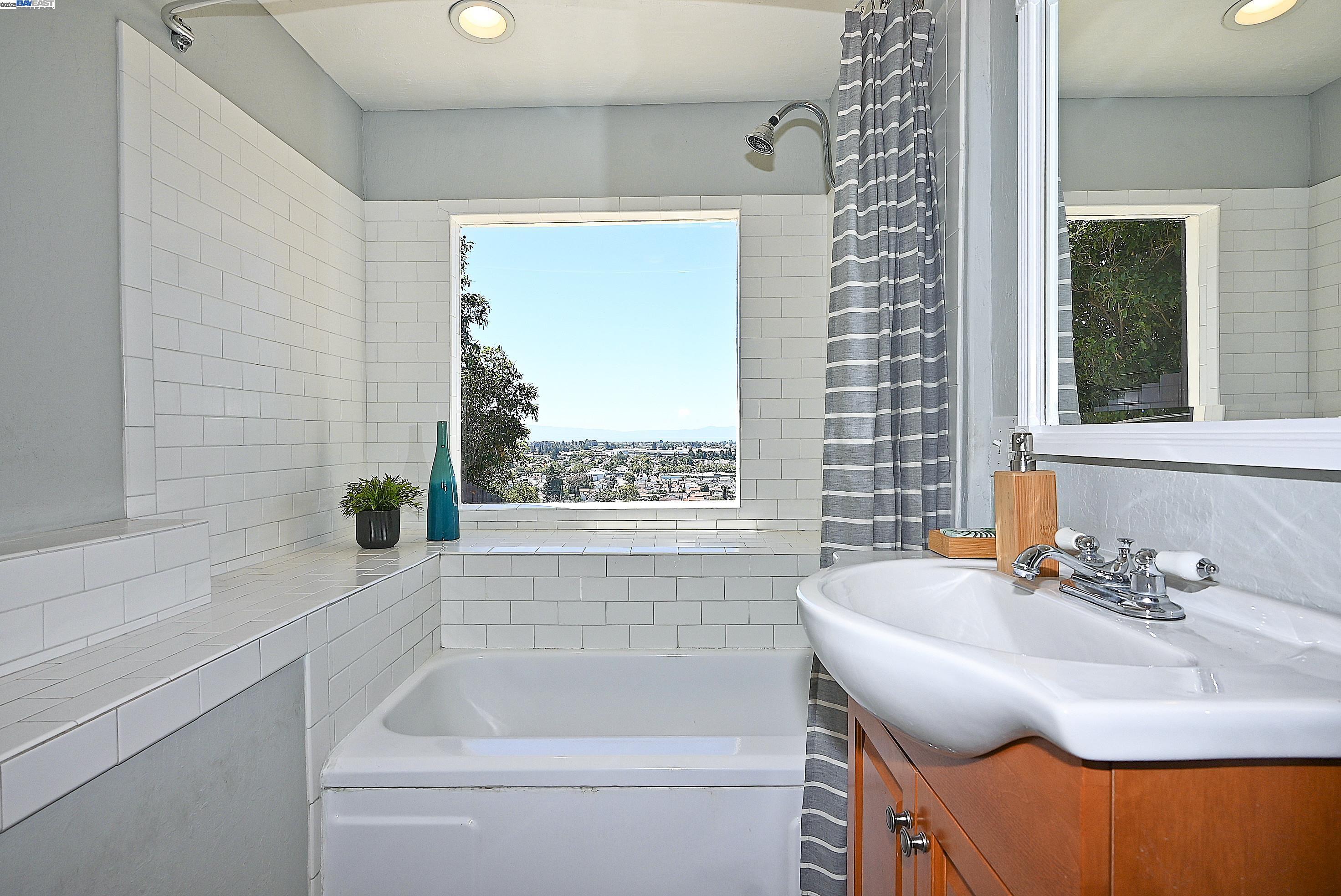 Detail Gallery Image 20 of 36 For 1947 Placer Dr, San Leandro,  CA 94578 - 1 Beds | 1 Baths
