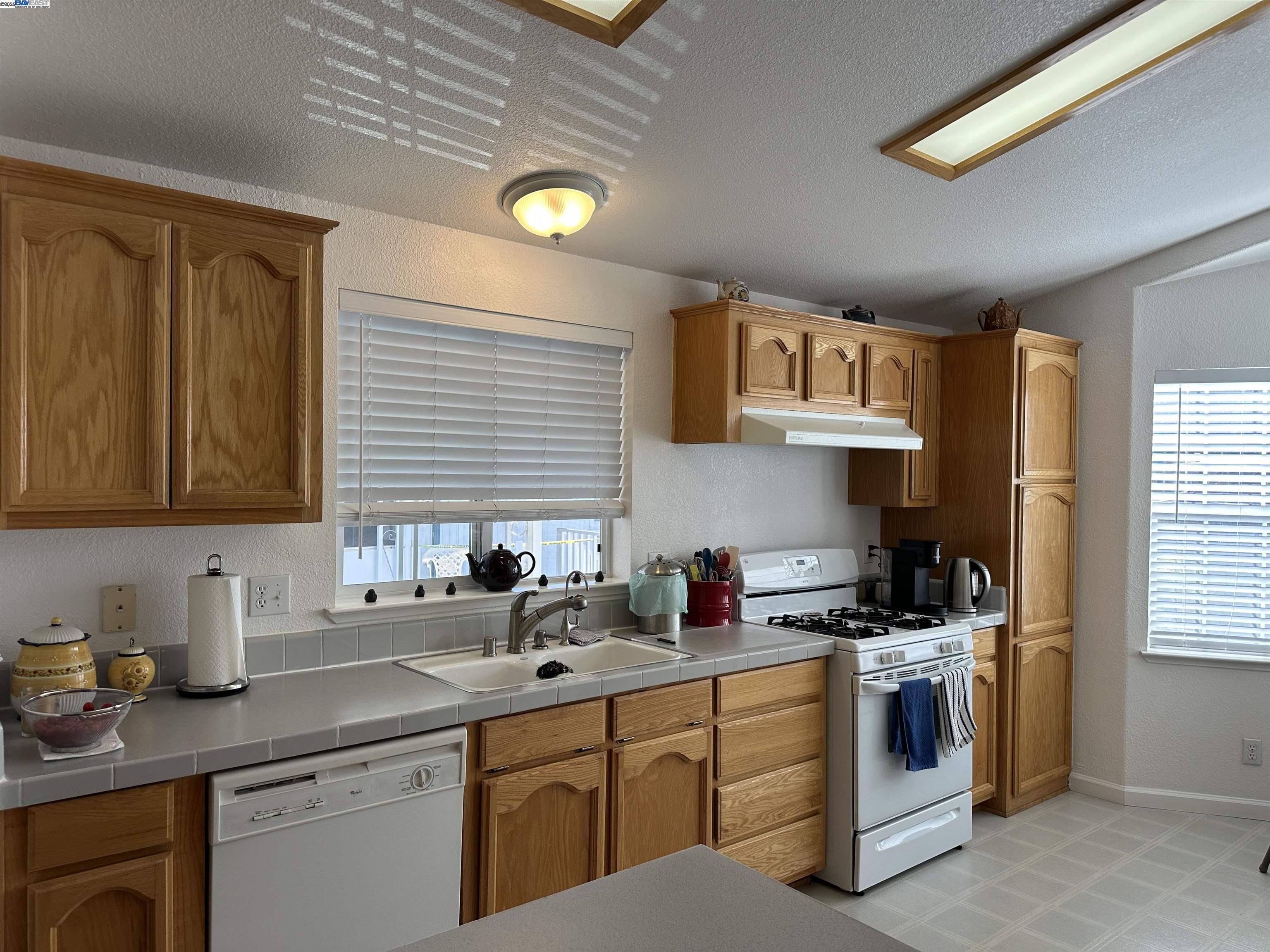 Detail Gallery Image 11 of 38 For 711 Old Canyon Rd #103,  Fremont,  CA 94536 - 3 Beds | 2 Baths