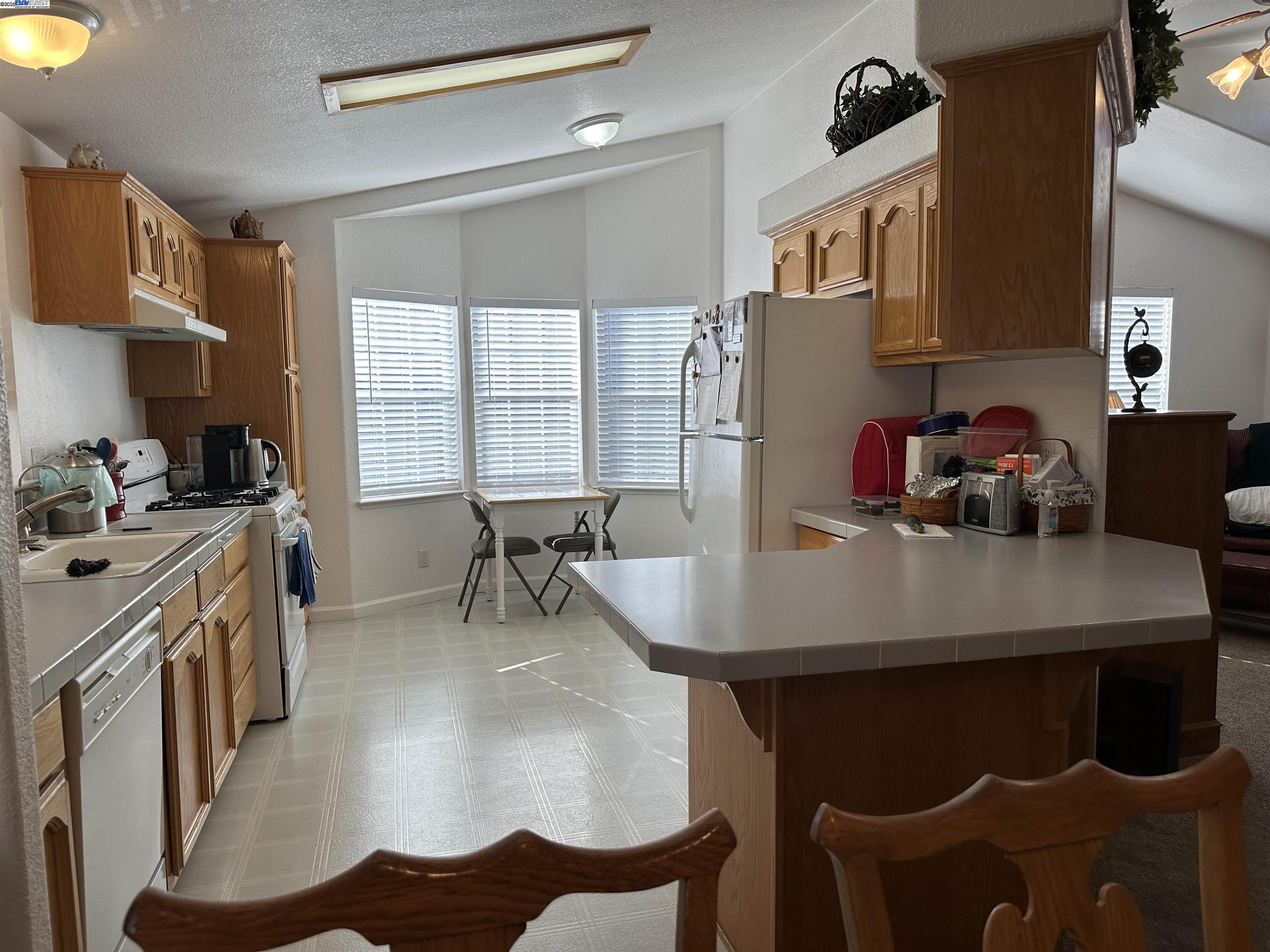 Detail Gallery Image 12 of 38 For 711 Old Canyon Rd #103,  Fremont,  CA 94536 - 3 Beds | 2 Baths