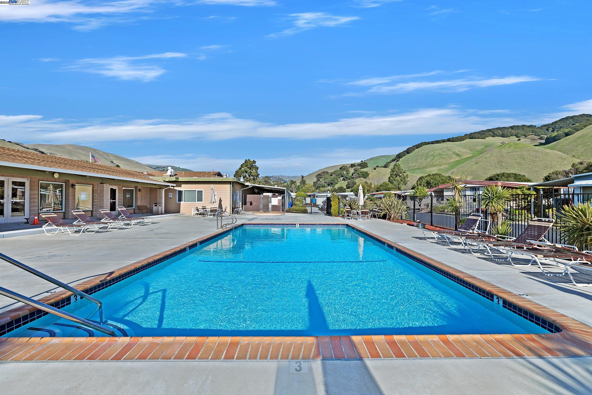 Detail Gallery Image 37 of 38 For 711 Old Canyon Rd #103,  Fremont,  CA 94536 - 3 Beds | 2 Baths