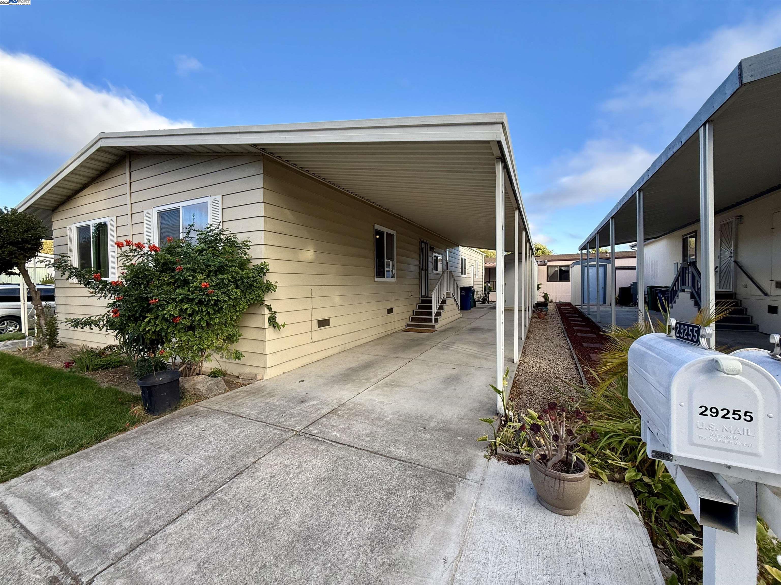 Detail Gallery Image 4 of 23 For 29255 Harpoon Way, Hayward,  CA 94544 - 2 Beds | 2 Baths