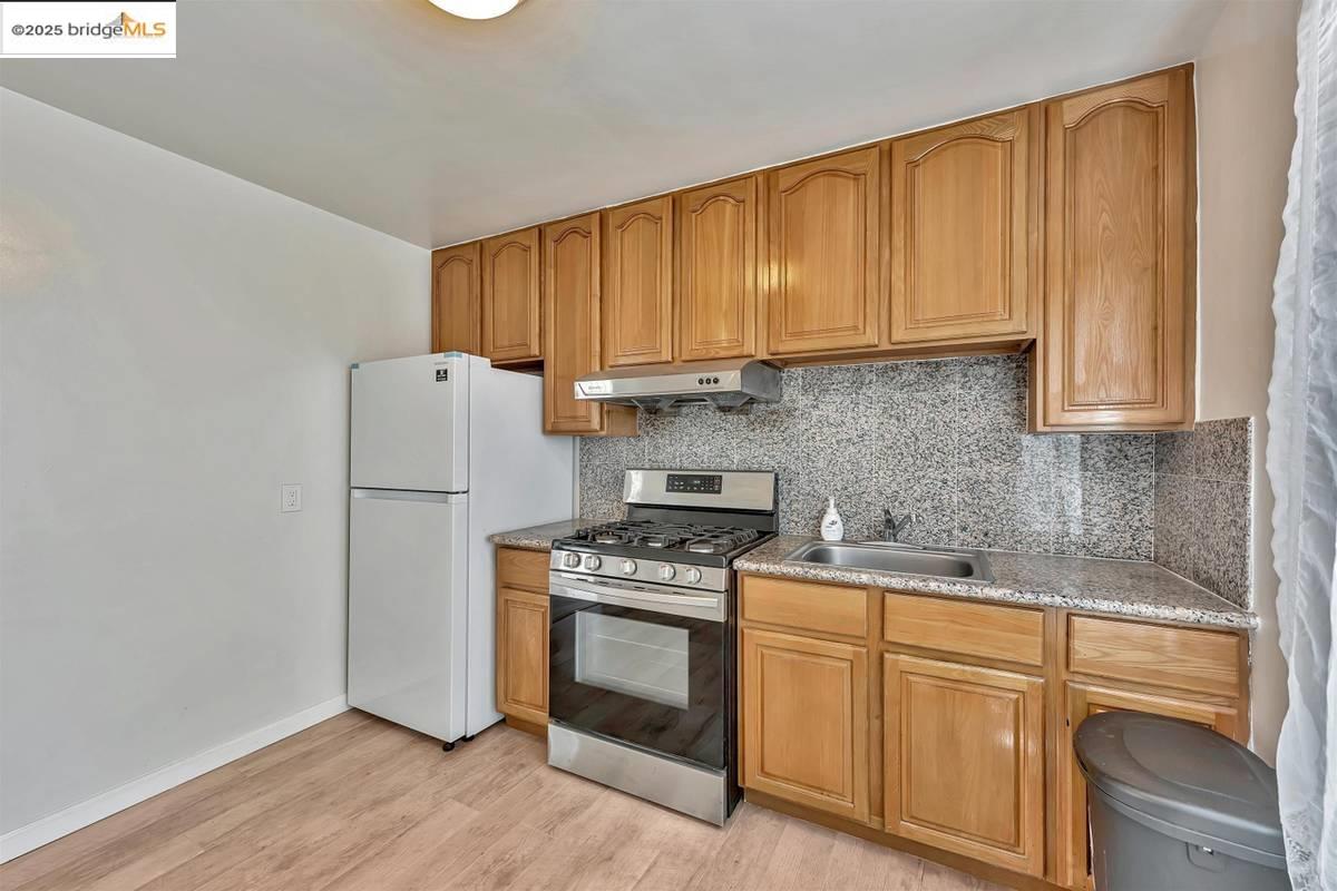 Detail Gallery Image 1 of 24 For 1715 9th Ave #UNIT C,  Oakland,  CA 94606 - 1 Beds | 1 Baths