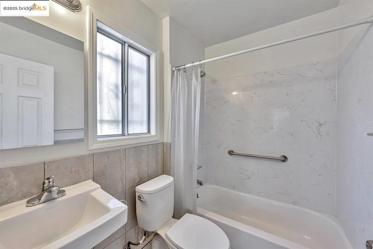 Detail Gallery Image 16 of 24 For 1715 9th Ave #UNIT C,  Oakland,  CA 94606 - 1 Beds | 1 Baths