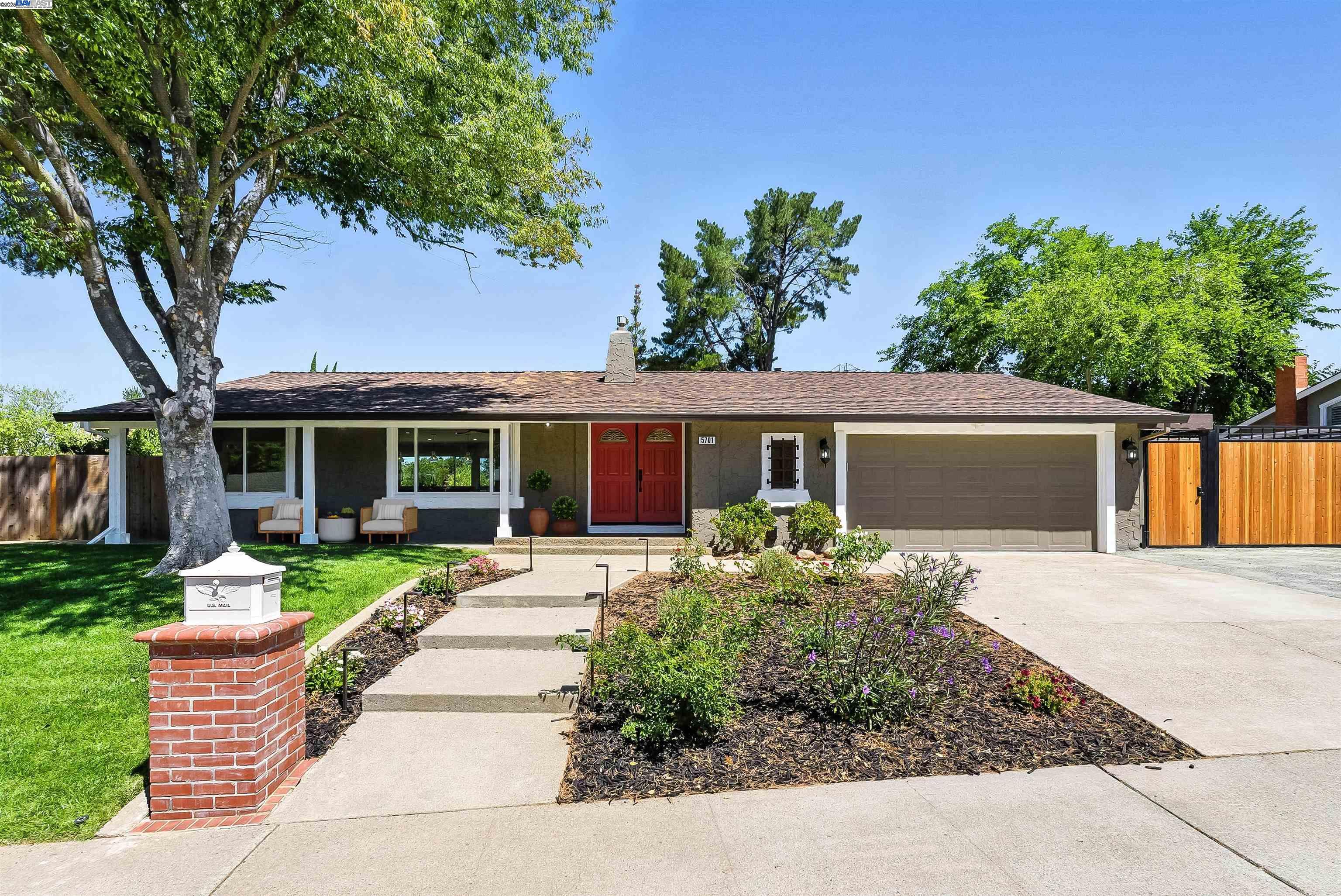 Detail Gallery Image 2 of 51 For 5701 Lewis Way, Concord,  CA 94521 - 4 Beds | 2/1 Baths