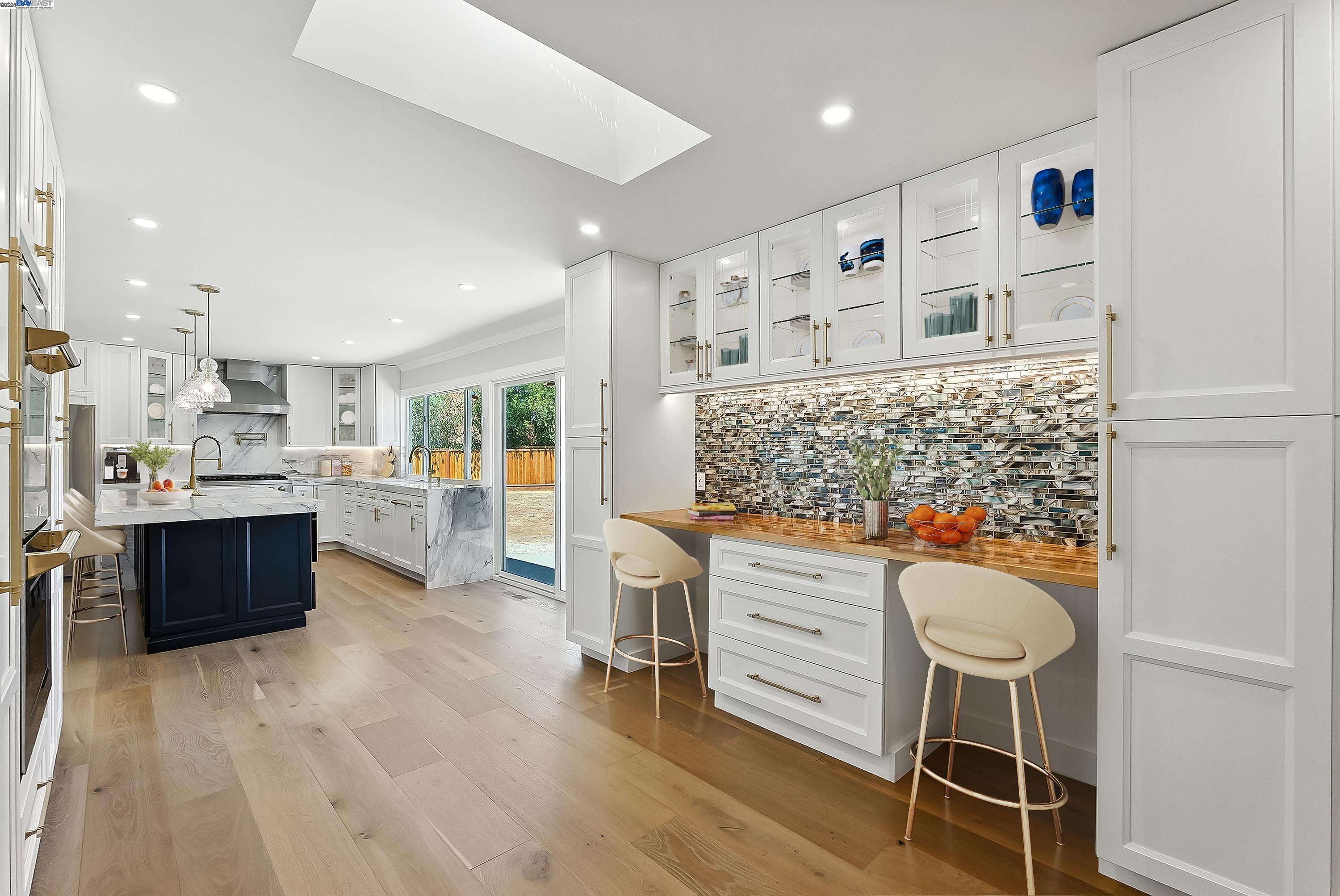 Detail Gallery Image 14 of 51 For 5701 Lewis Way, Concord,  CA 94521 - 4 Beds | 2/1 Baths