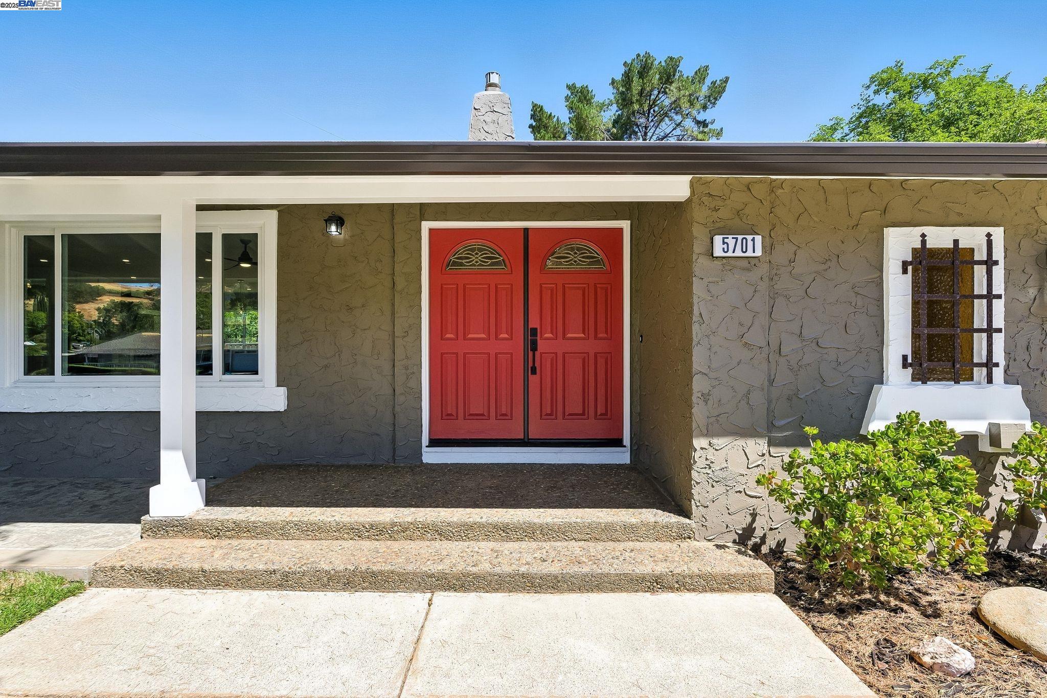 Detail Gallery Image 3 of 51 For 5701 Lewis Way, Concord,  CA 94521 - 4 Beds | 2/1 Baths