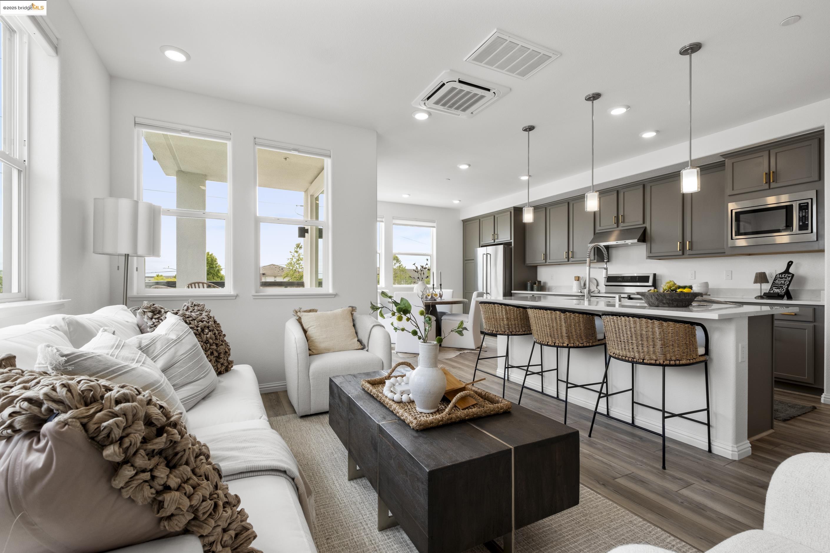 Detail Gallery Image 1 of 44 For 2818 Fifth Street, Alameda,  CA 94501 - 2 Beds | 2 Baths