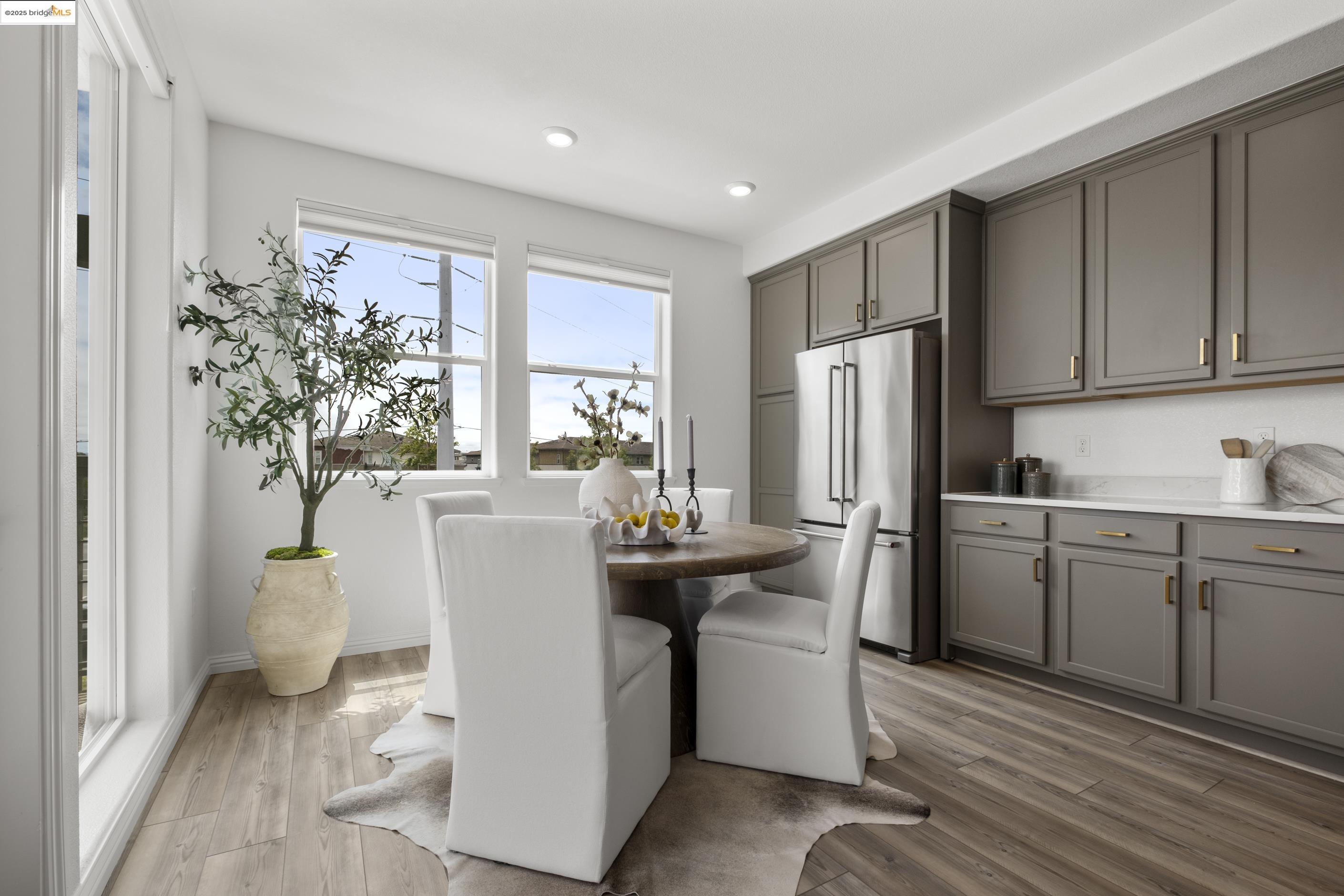 Detail Gallery Image 12 of 44 For 2818 Fifth Street, Alameda,  CA 94501 - 2 Beds | 2 Baths