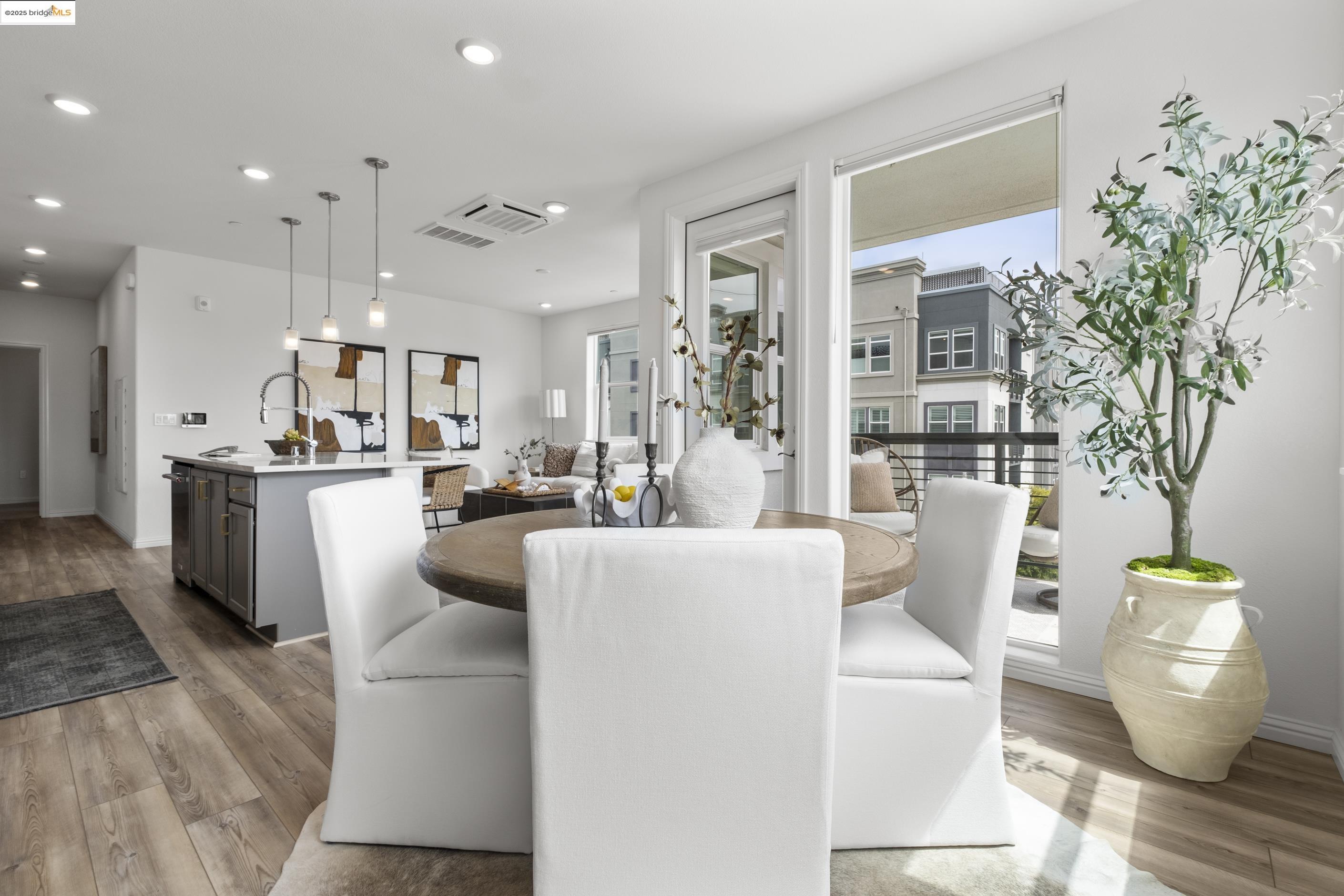 Detail Gallery Image 13 of 44 For 2818 Fifth Street, Alameda,  CA 94501 - 2 Beds | 2 Baths