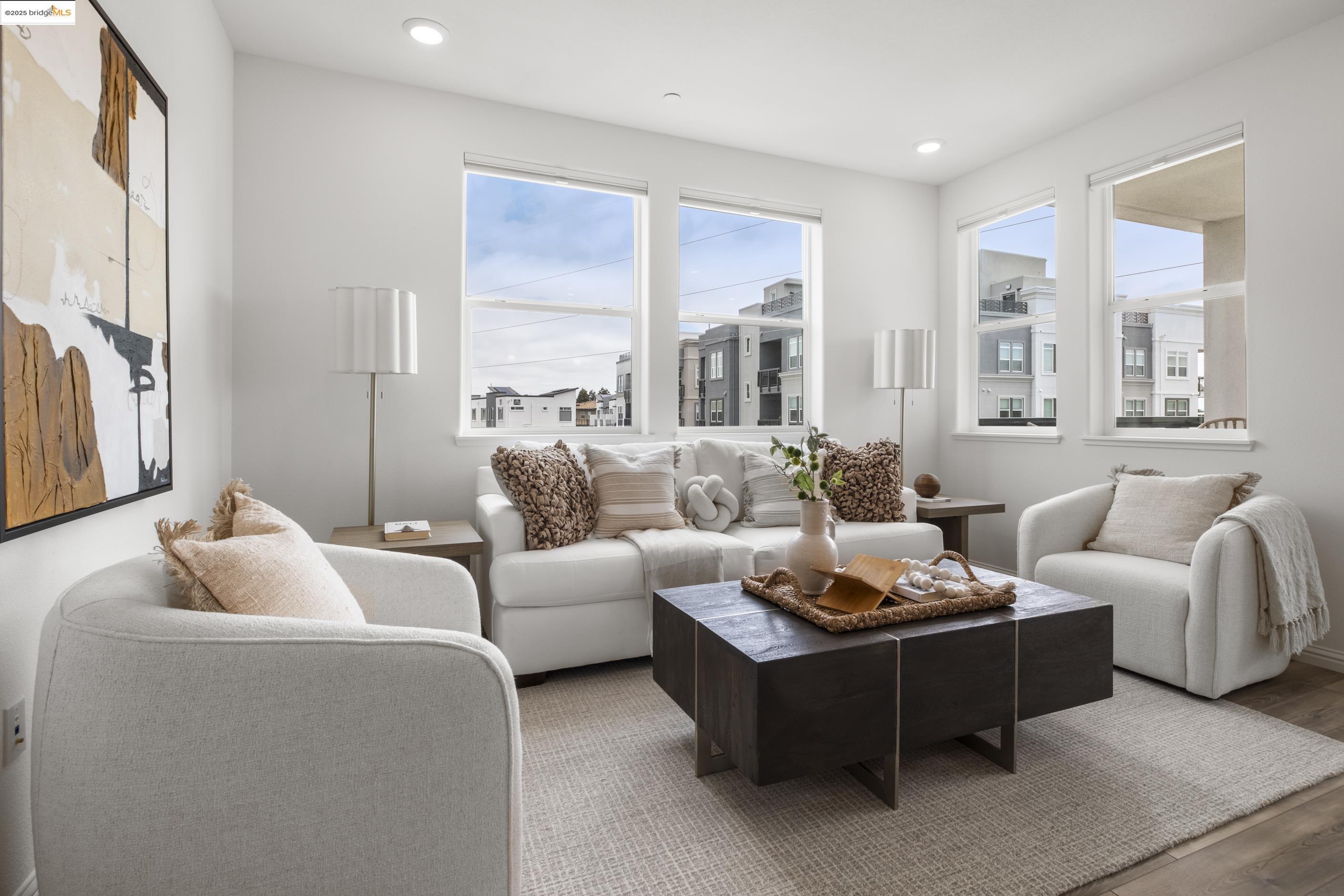 Detail Gallery Image 3 of 44 For 2818 Fifth Street, Alameda,  CA 94501 - 2 Beds | 2 Baths