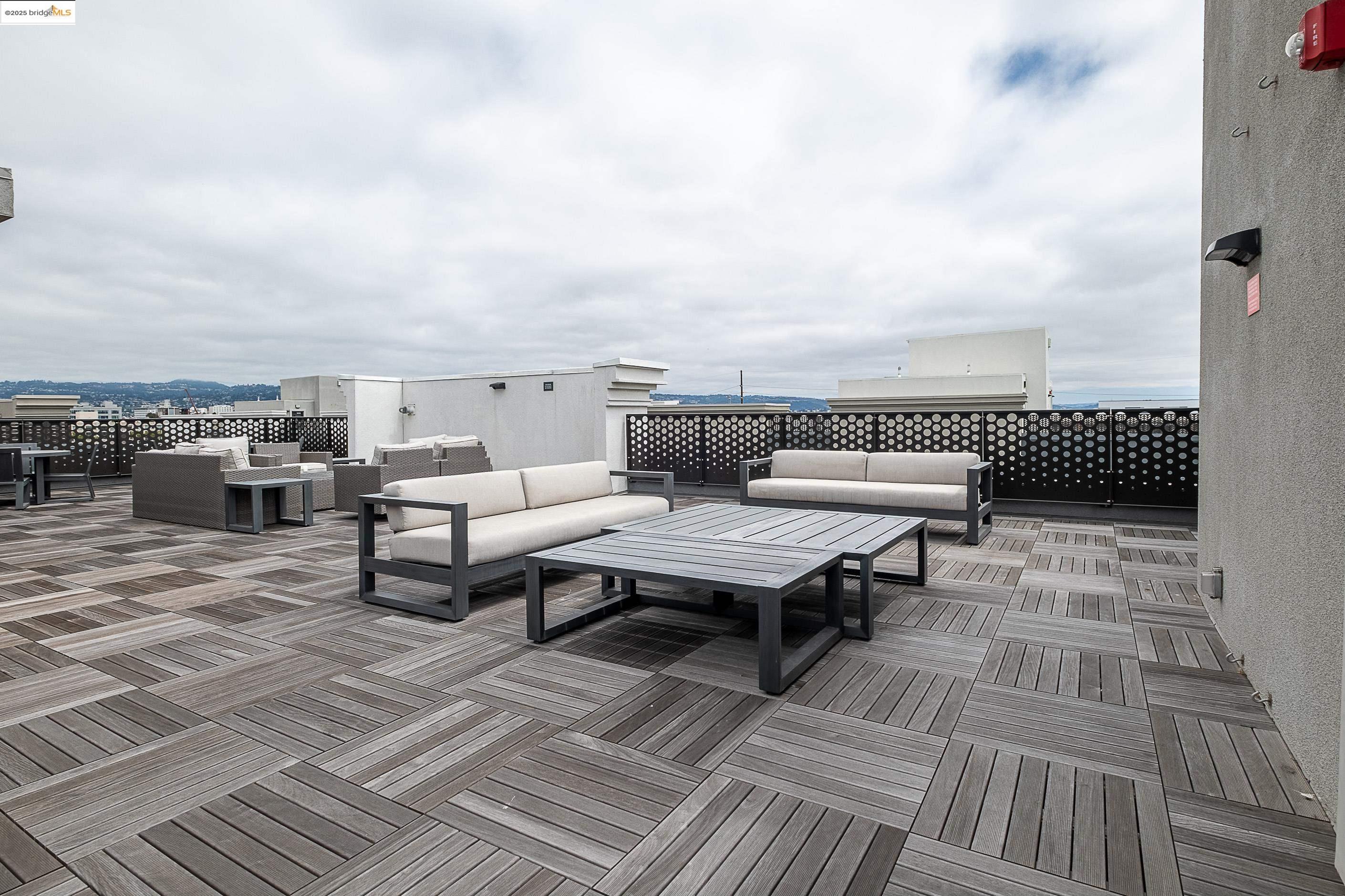 Detail Gallery Image 32 of 44 For 2818 Fifth Street, Alameda,  CA 94501 - 2 Beds | 2 Baths