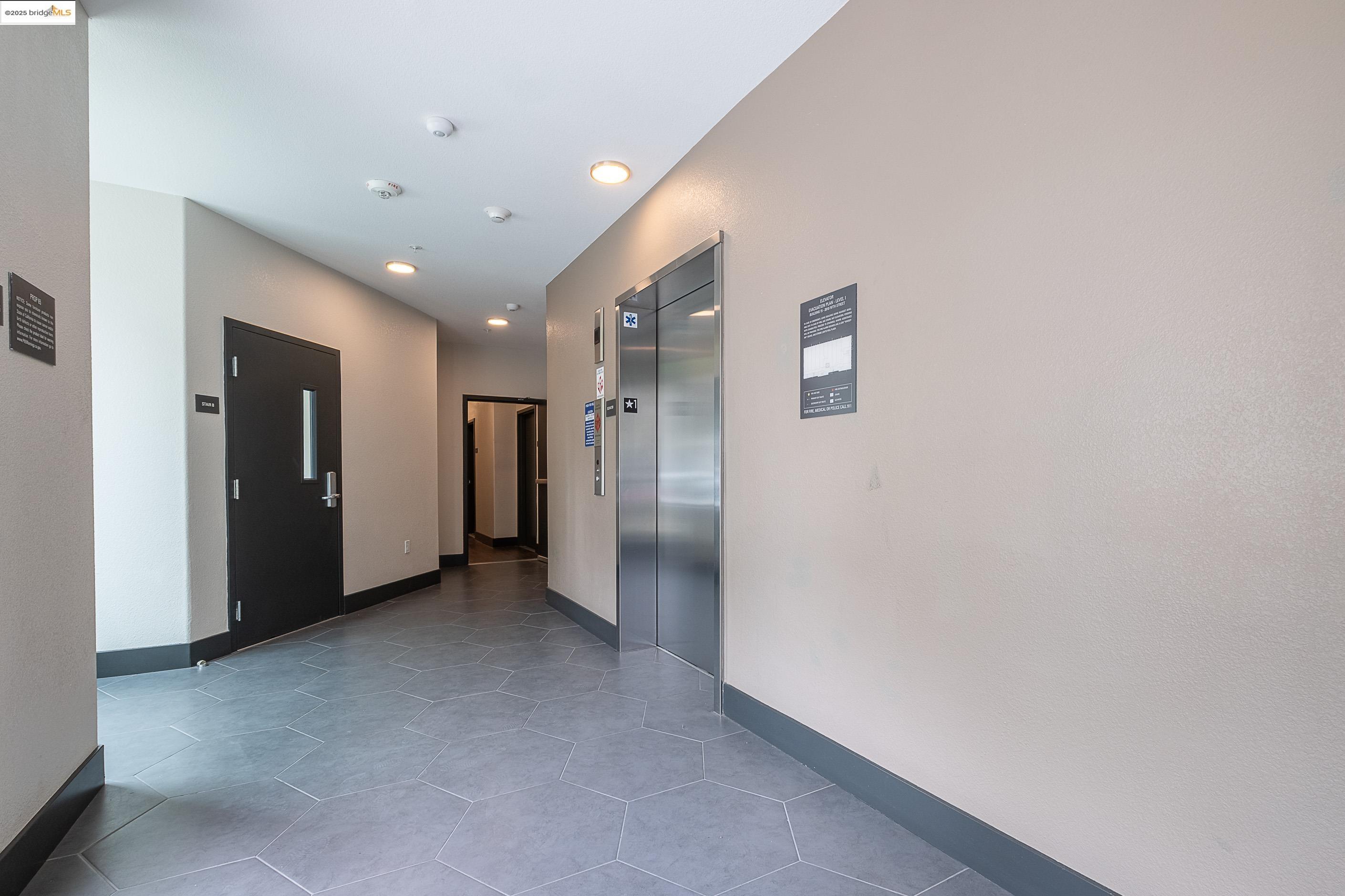 Detail Gallery Image 34 of 44 For 2818 Fifth Street, Alameda,  CA 94501 - 2 Beds | 2 Baths