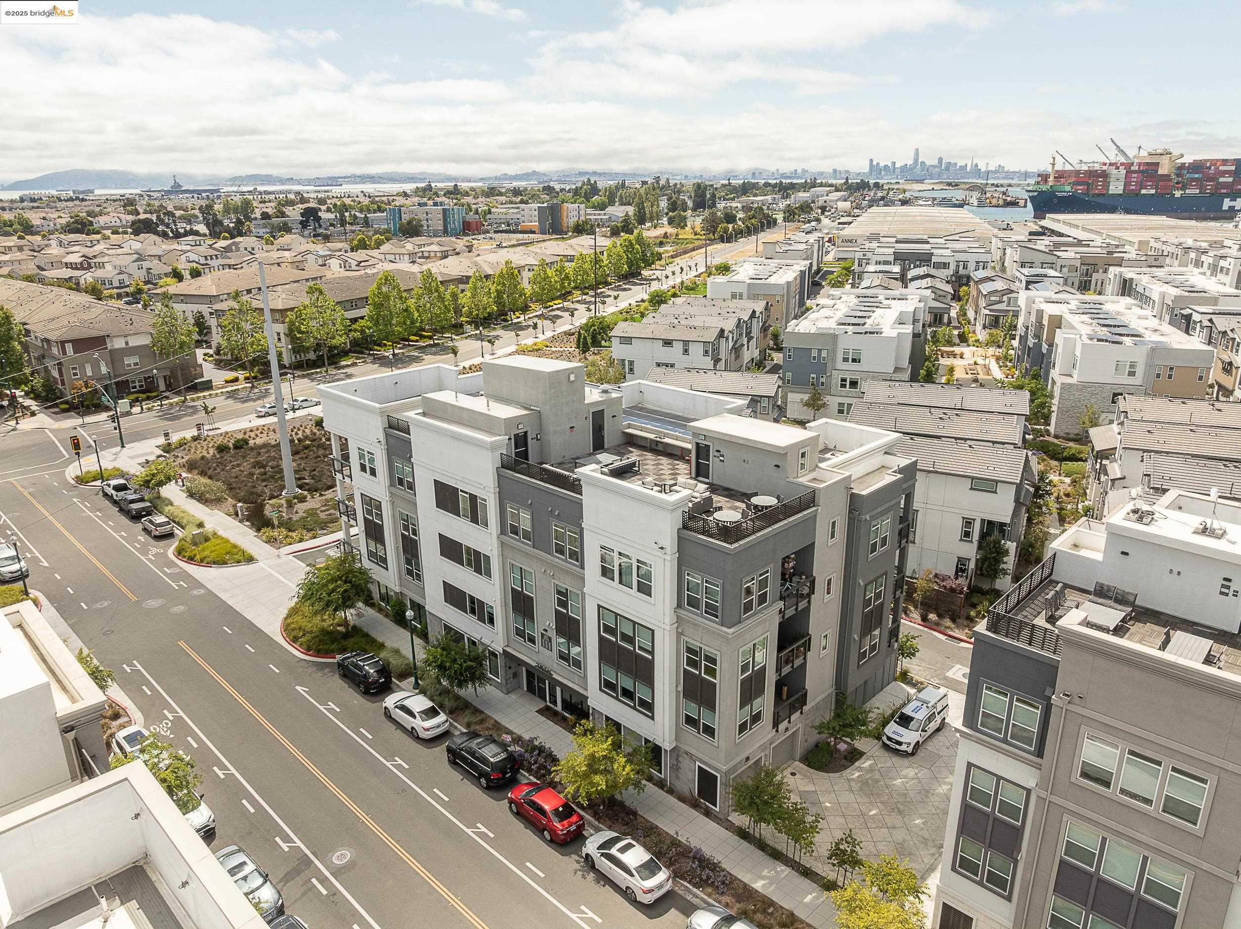 Detail Gallery Image 38 of 44 For 2818 Fifth Street, Alameda,  CA 94501 - 2 Beds | 2 Baths