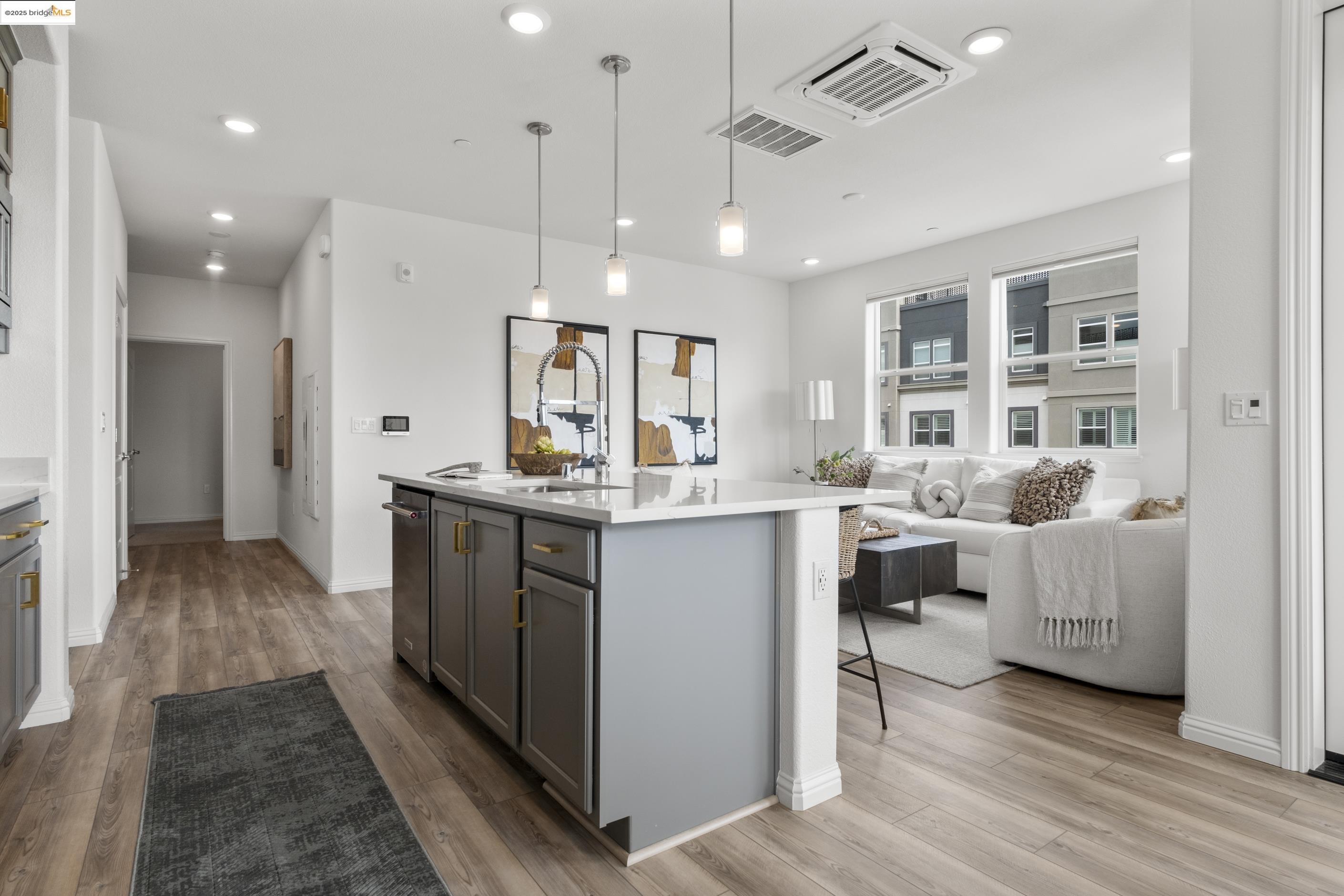Detail Gallery Image 9 of 44 For 2818 Fifth Street, Alameda,  CA 94501 - 2 Beds | 2 Baths