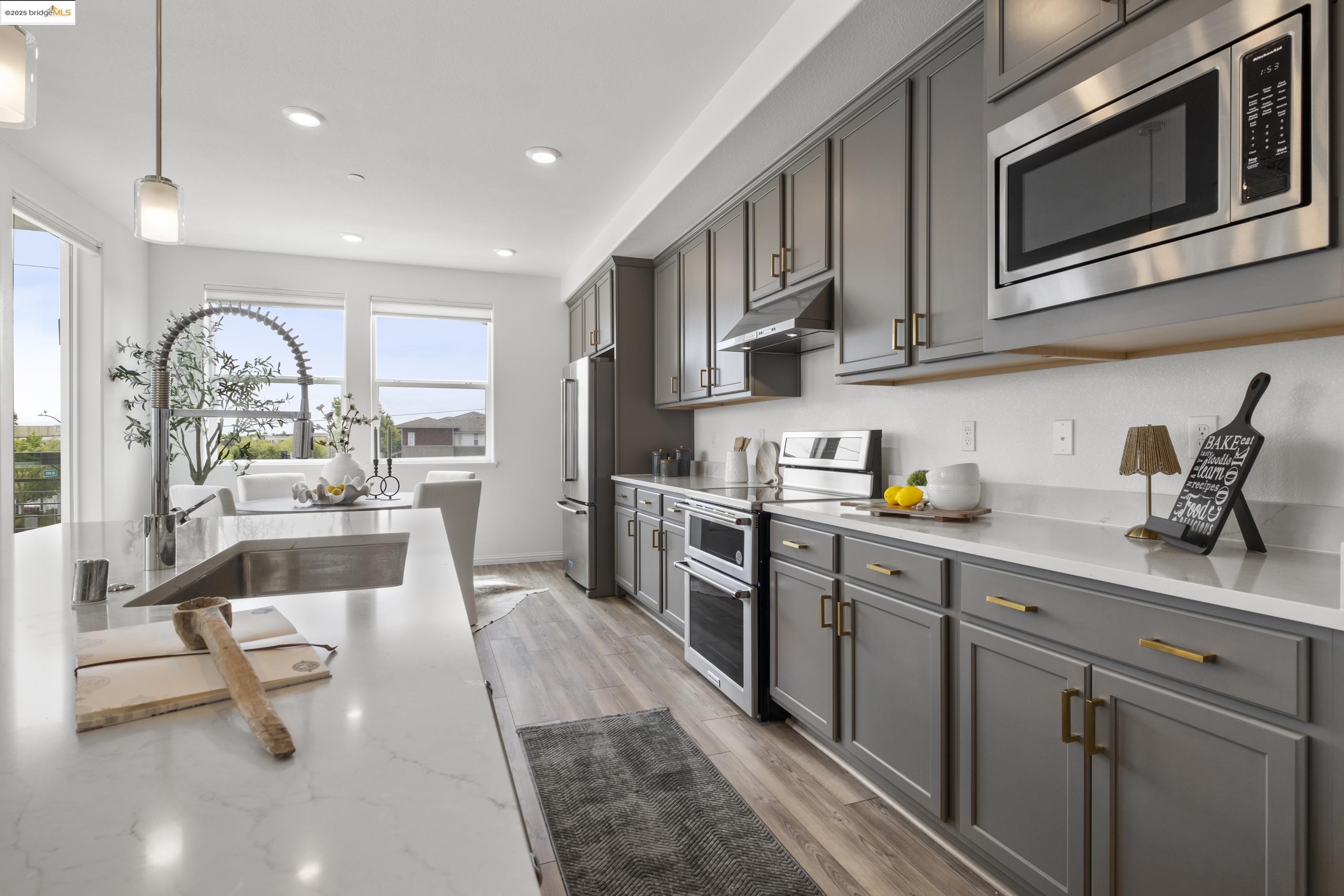 Detail Gallery Image 10 of 44 For 2818 Fifth Street, Alameda,  CA 94501 - 2 Beds | 2 Baths