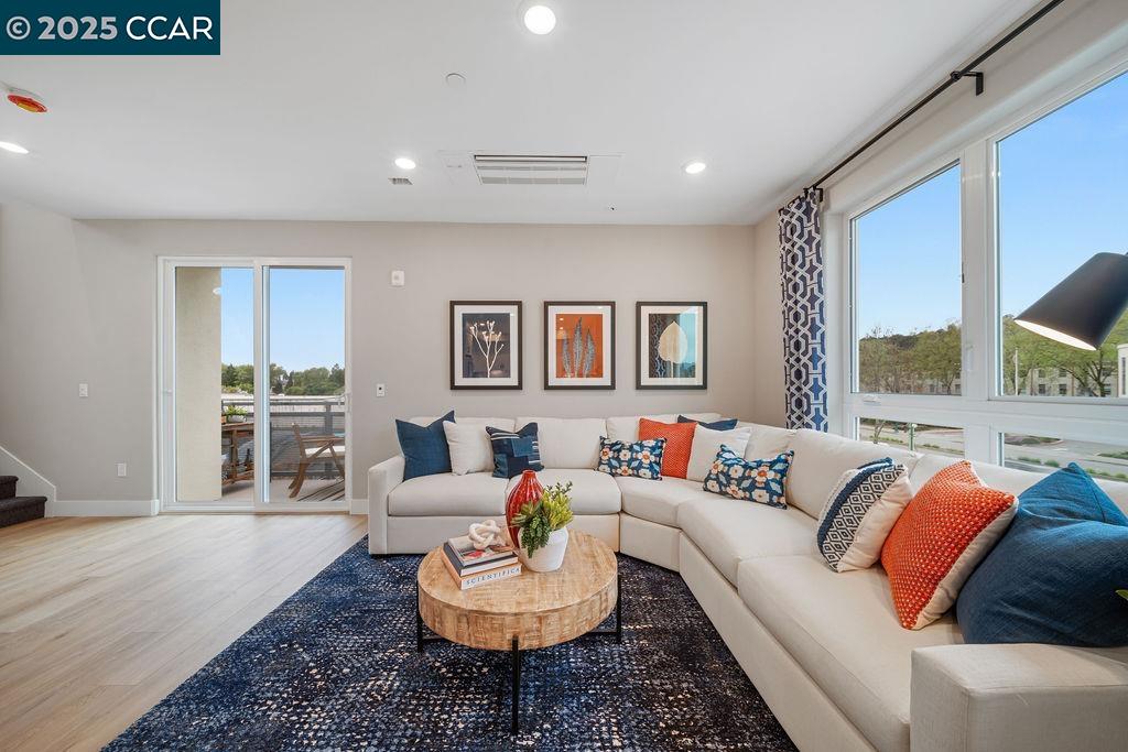 Detail Gallery Image 1 of 40 For 27264 Cosmo Ct, Hayward,  CA 94541 - 3 Beds | 2/1 Baths