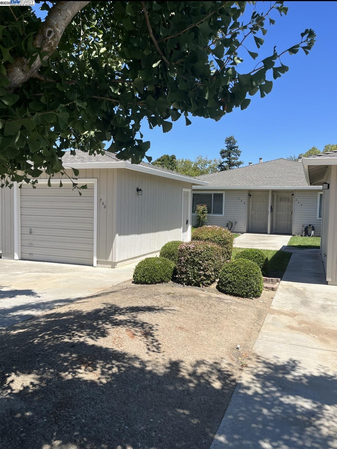 Detail Gallery Image 2 of 11 For 746 N K St, Livermore,  CA 94551 - 2 Beds | 1 Baths