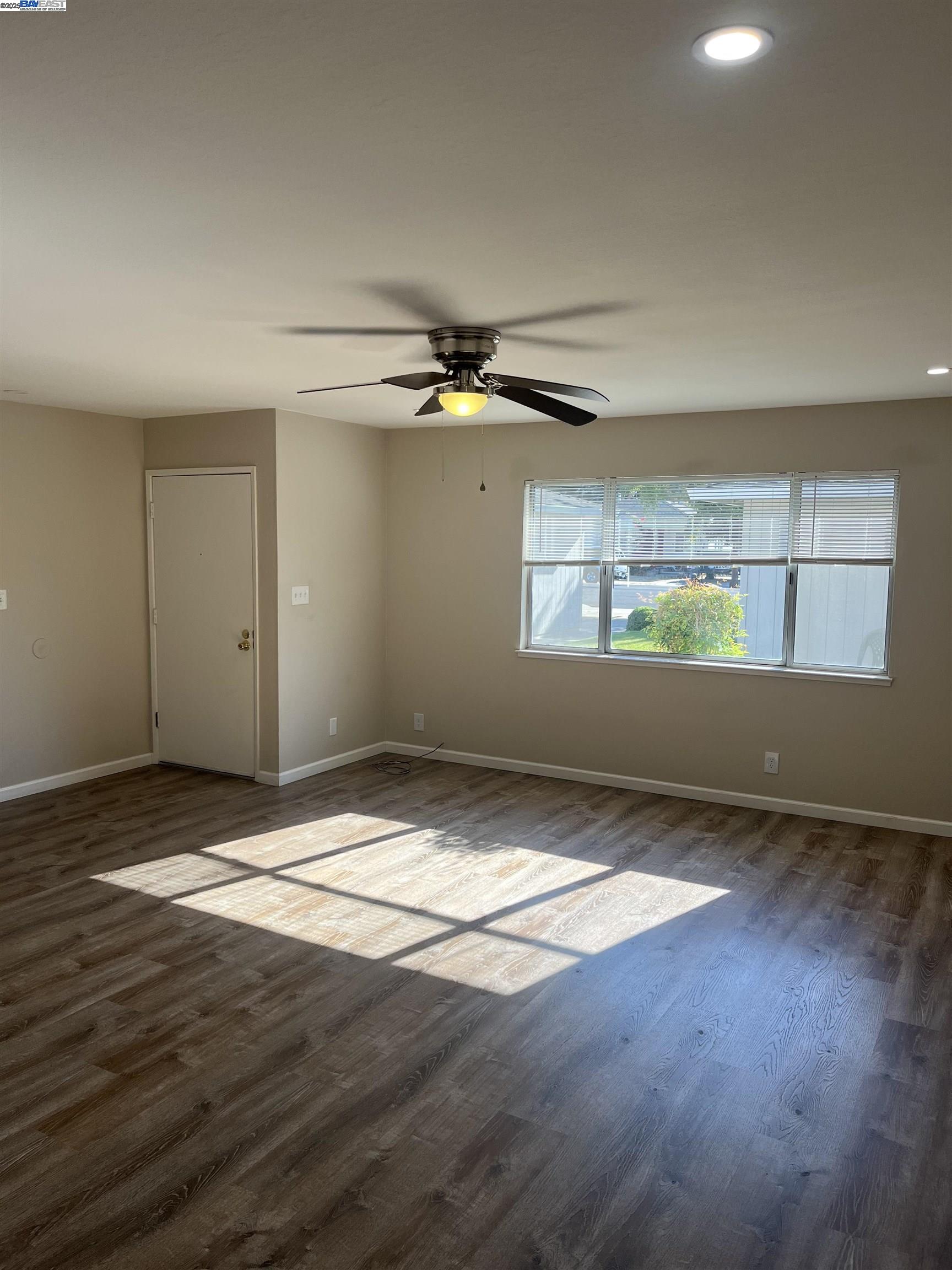 Detail Gallery Image 4 of 11 For 746 N K St, Livermore,  CA 94551 - 2 Beds | 1 Baths