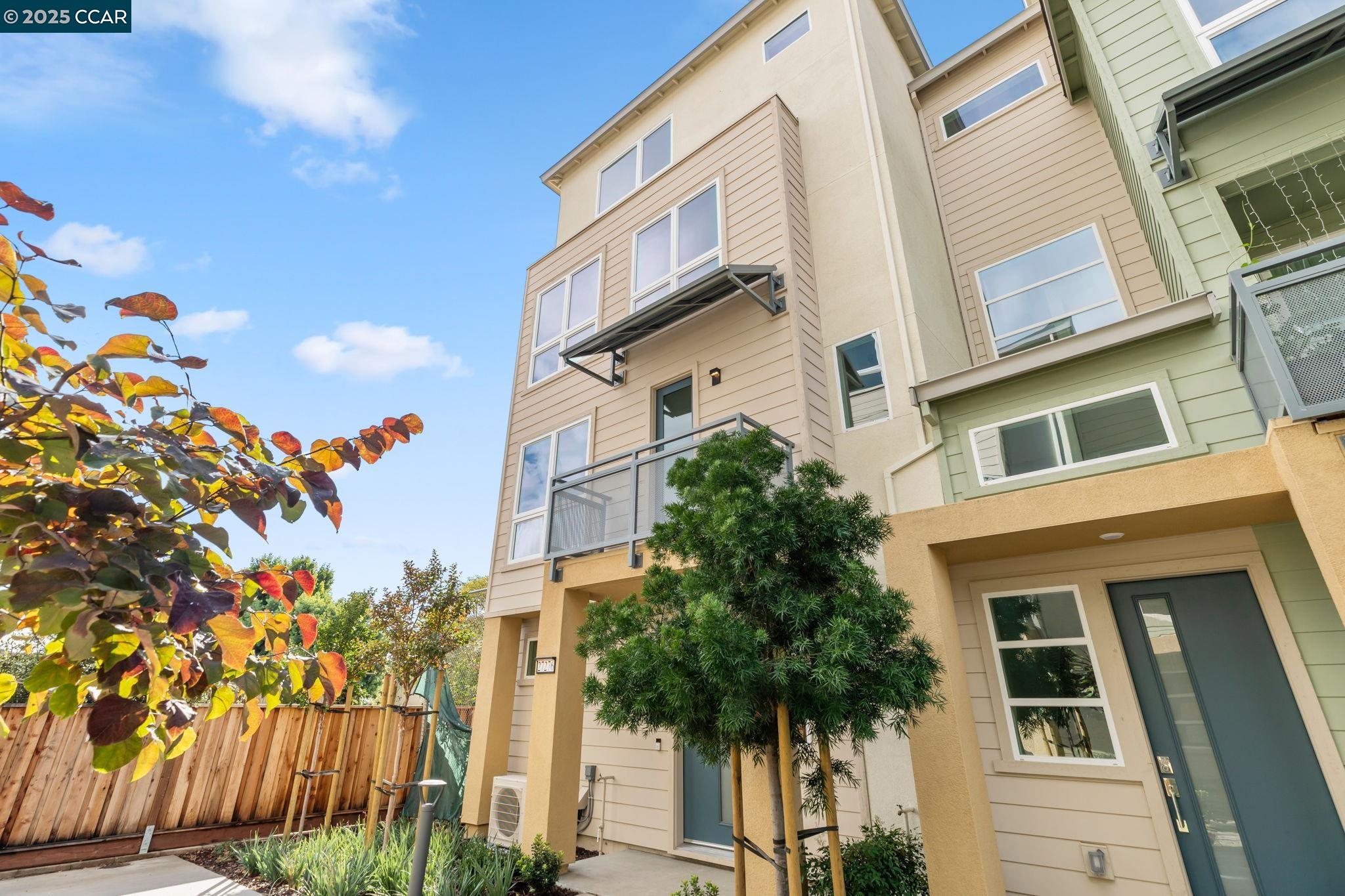 Detail Gallery Image 1 of 39 For 27276 Cosmo Ct, Hayward,  CA 94541 - 3 Beds | 2/1 Baths