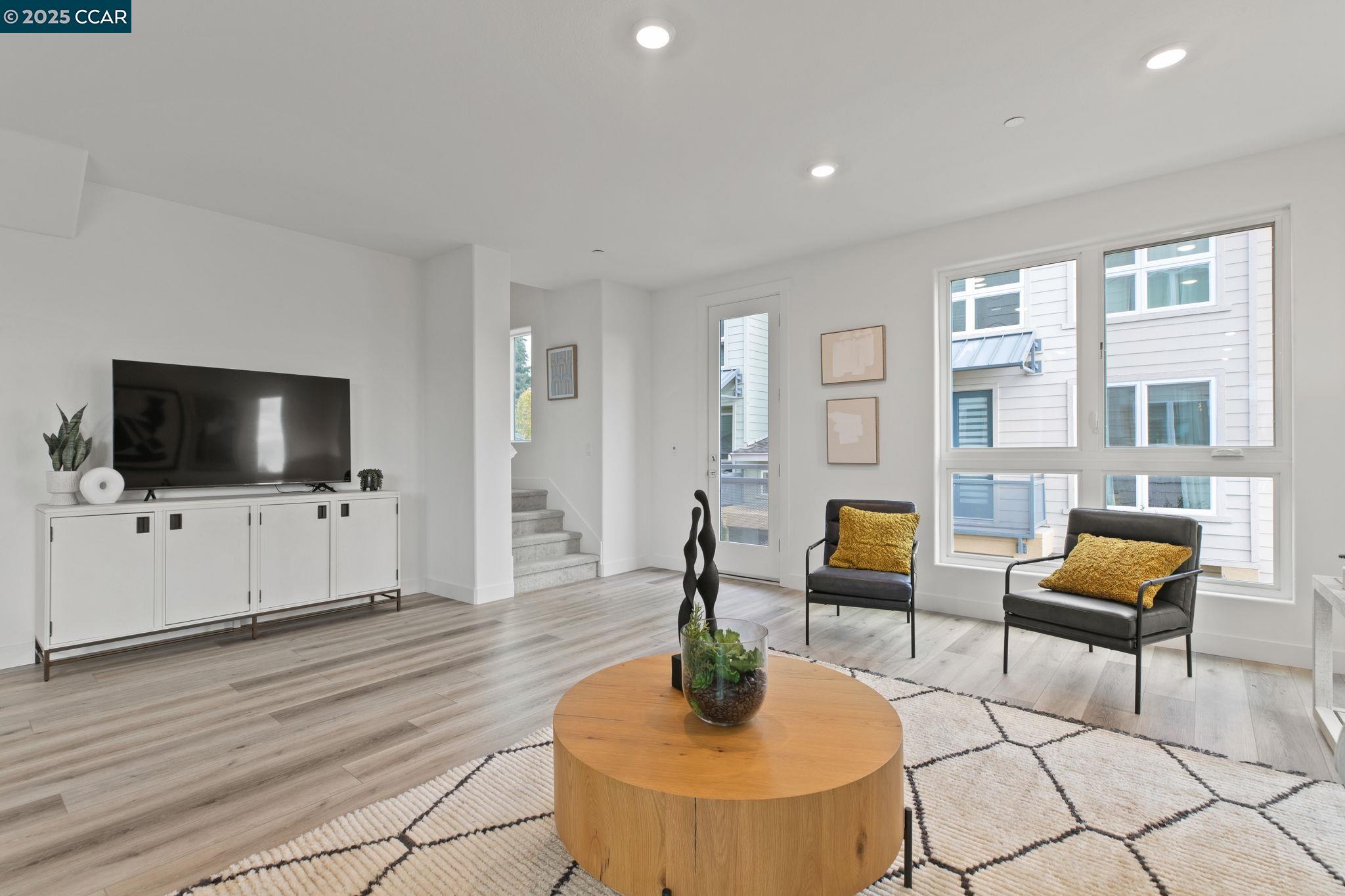 Detail Gallery Image 10 of 39 For 27276 Cosmo Ct, Hayward,  CA 94541 - 3 Beds | 2/1 Baths