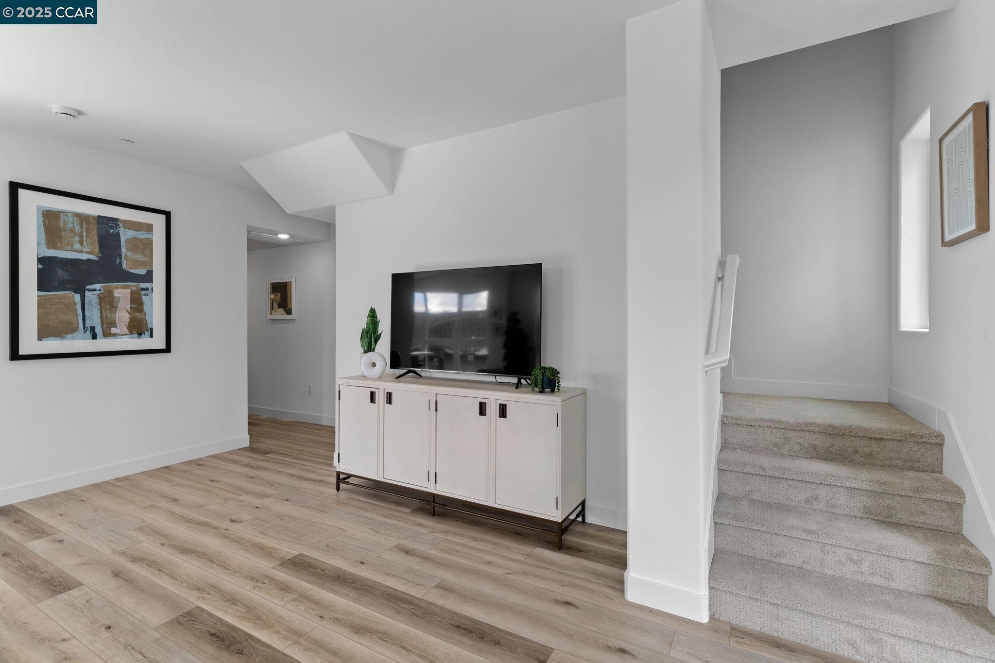 Detail Gallery Image 12 of 39 For 27276 Cosmo Ct, Hayward,  CA 94541 - 3 Beds | 2/1 Baths