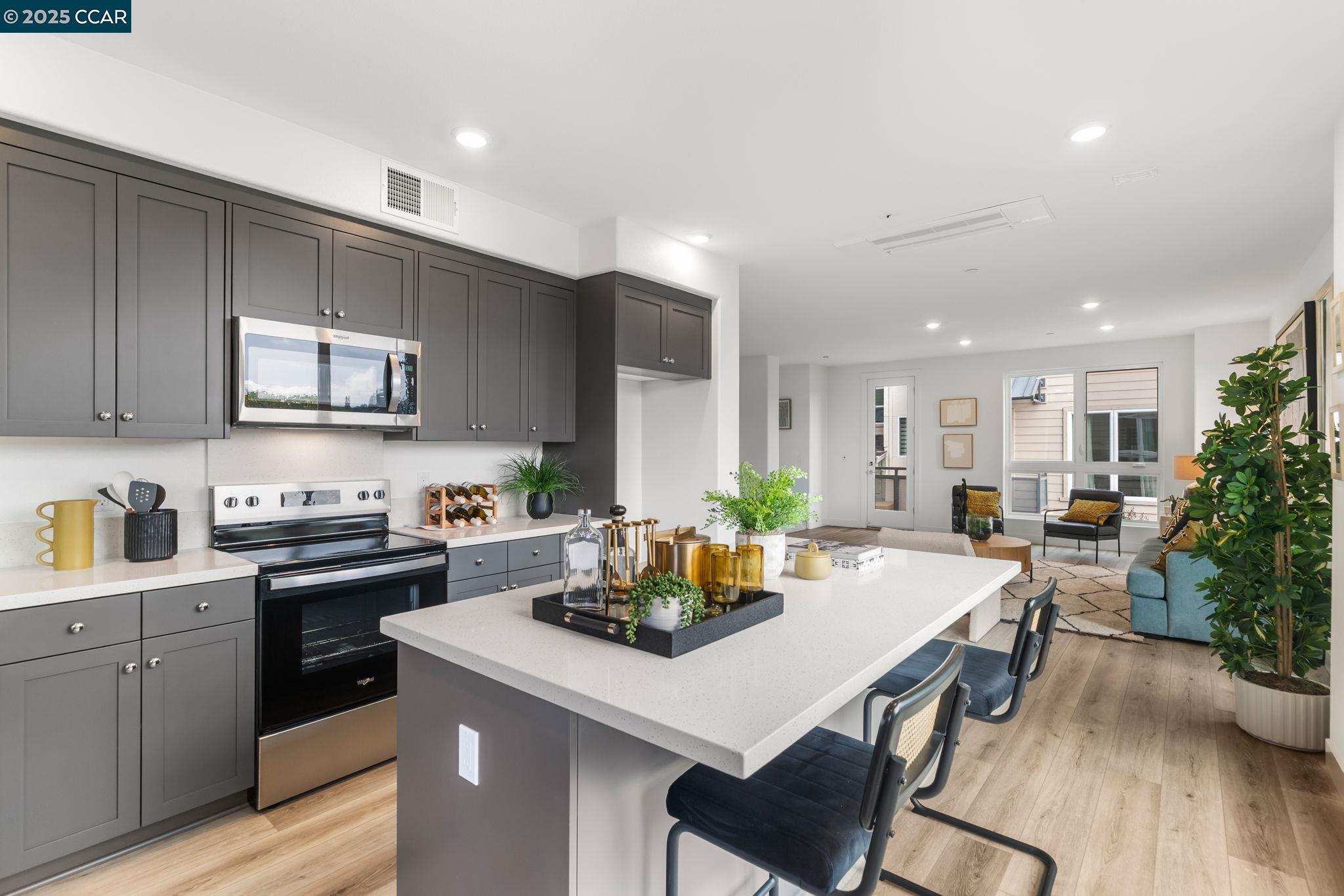 Detail Gallery Image 14 of 39 For 27276 Cosmo Ct, Hayward,  CA 94541 - 3 Beds | 2/1 Baths