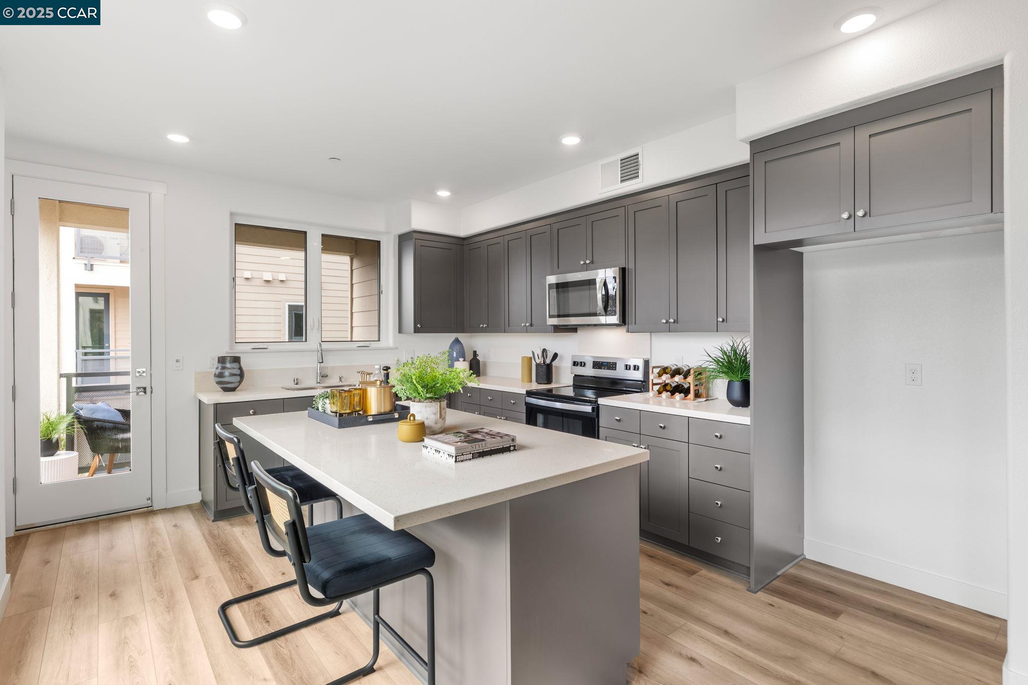 Detail Gallery Image 16 of 39 For 27276 Cosmo Ct, Hayward,  CA 94541 - 3 Beds | 2/1 Baths