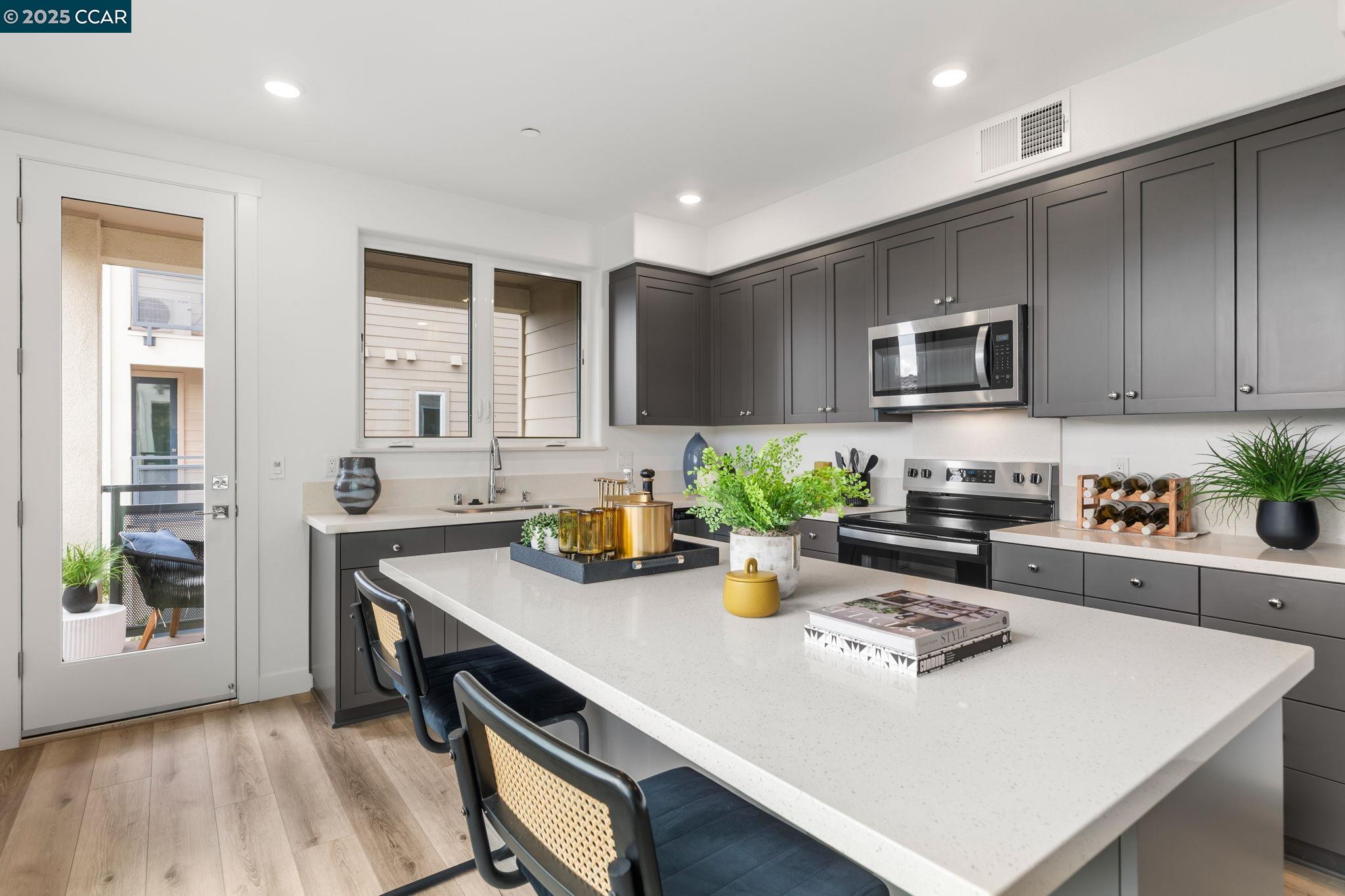 Detail Gallery Image 17 of 39 For 27276 Cosmo Ct, Hayward,  CA 94541 - 3 Beds | 2/1 Baths