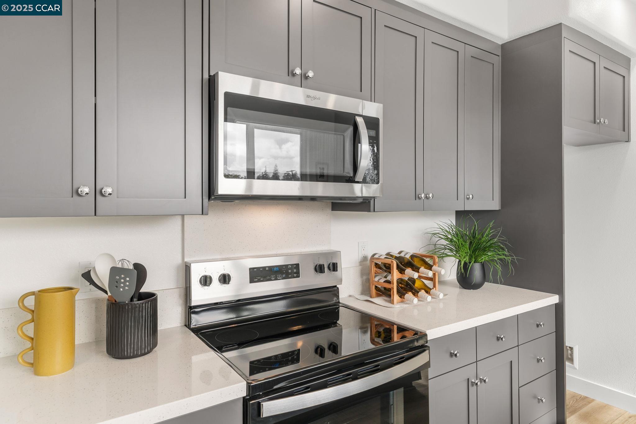 Detail Gallery Image 18 of 39 For 27276 Cosmo Ct, Hayward,  CA 94541 - 3 Beds | 2/1 Baths