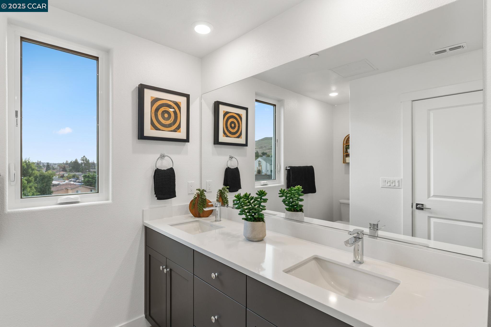 Detail Gallery Image 28 of 39 For 27276 Cosmo Ct, Hayward,  CA 94541 - 3 Beds | 2/1 Baths