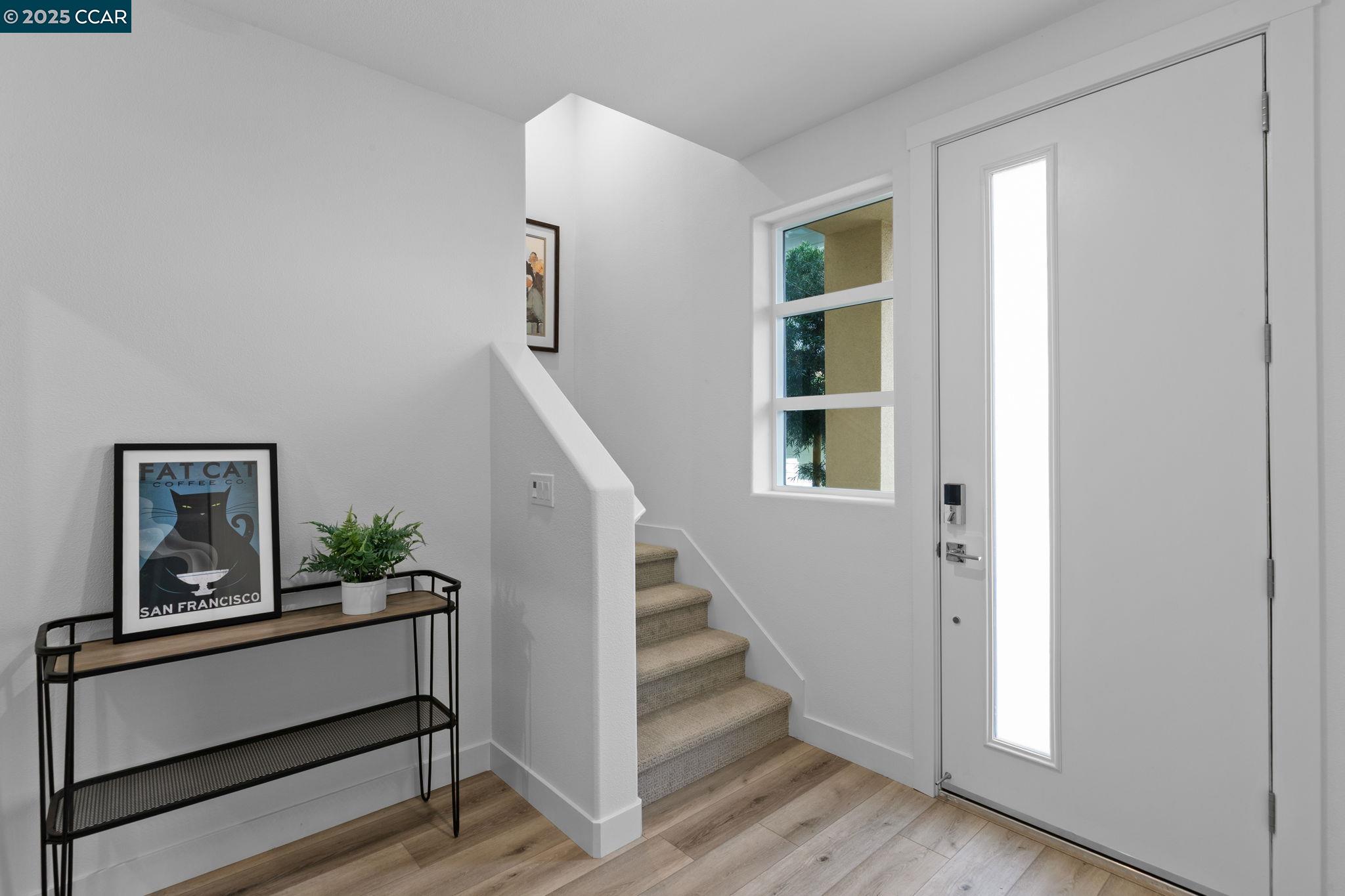 Detail Gallery Image 4 of 39 For 27276 Cosmo Ct, Hayward,  CA 94541 - 3 Beds | 2/1 Baths