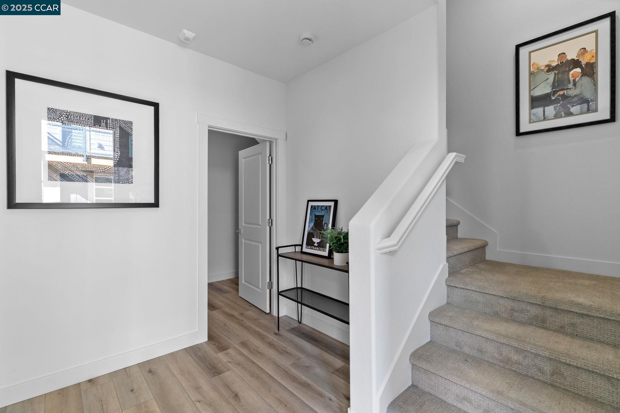 Detail Gallery Image 5 of 39 For 27276 Cosmo Ct, Hayward,  CA 94541 - 3 Beds | 2/1 Baths