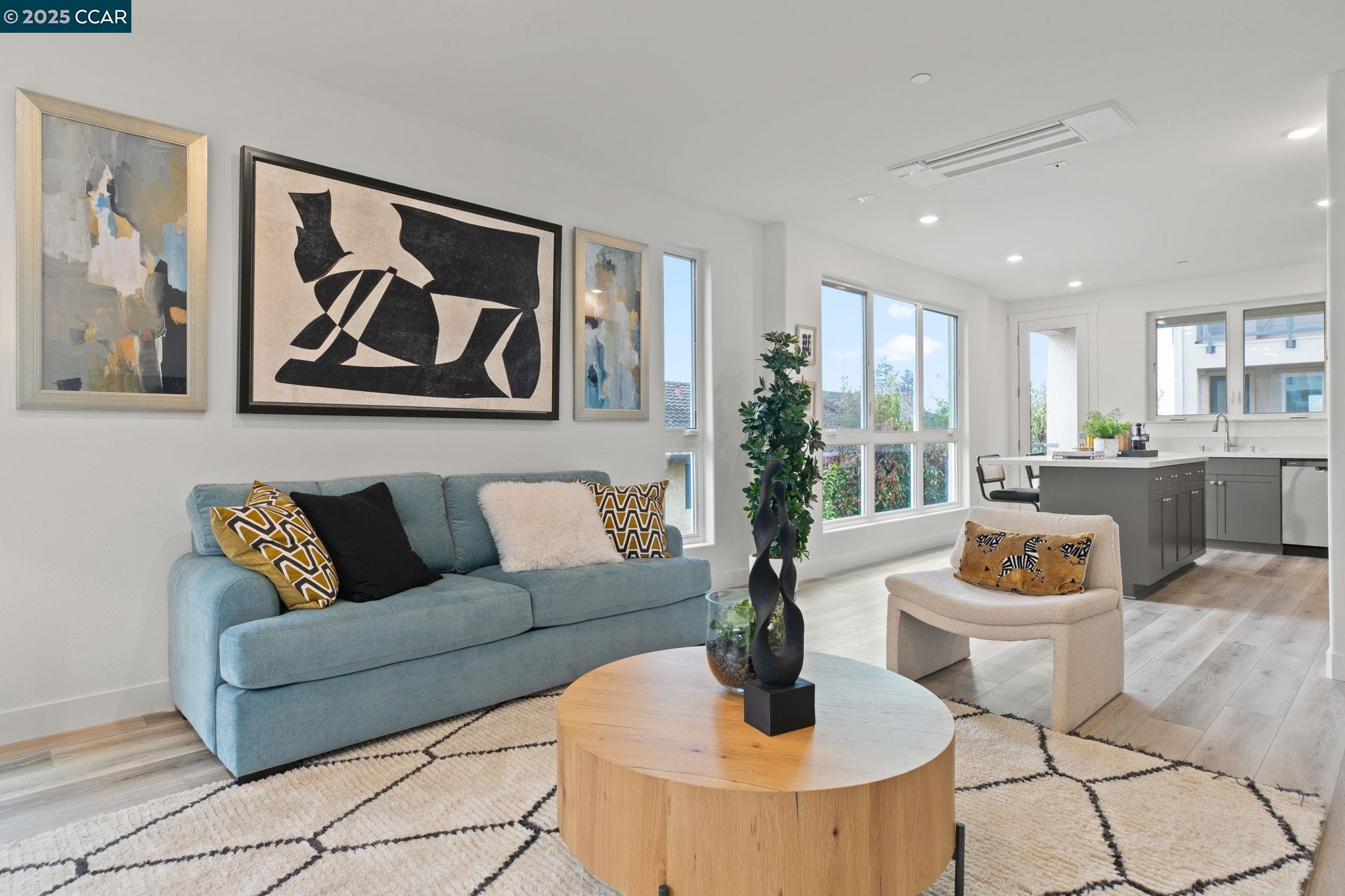 Detail Gallery Image 8 of 39 For 27276 Cosmo Ct, Hayward,  CA 94541 - 3 Beds | 2/1 Baths