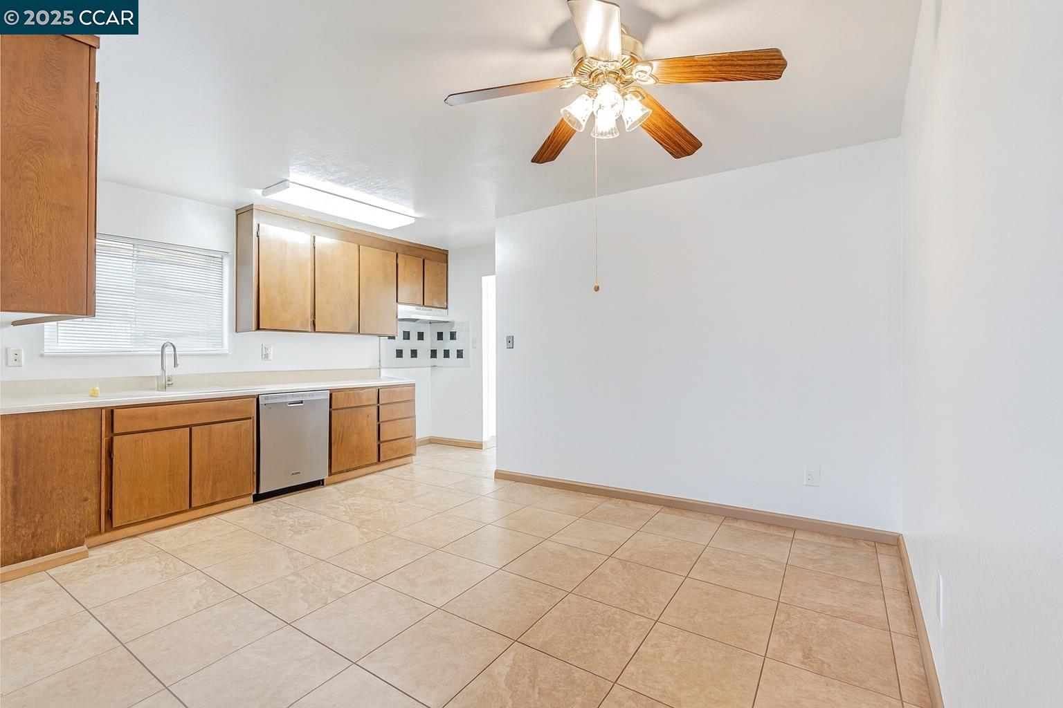 Detail Gallery Image 14 of 29 For 120 Butte Ct, Bay Point,  CA 94565 - 4 Beds | 2 Baths