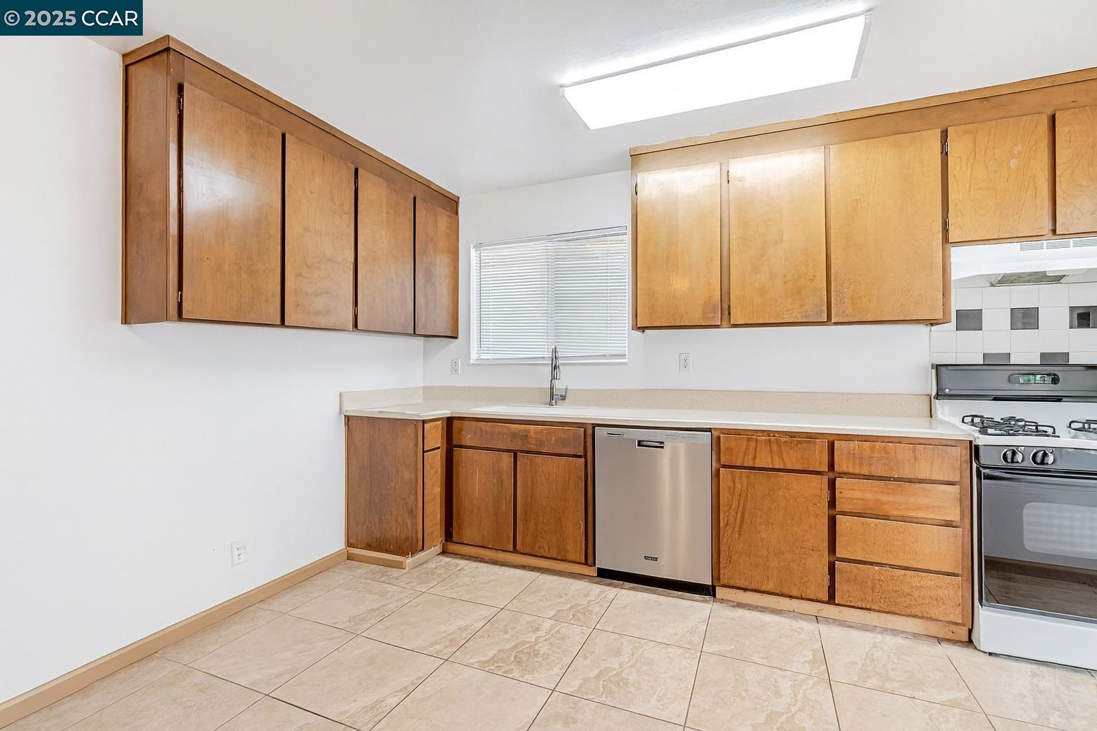 Detail Gallery Image 15 of 29 For 120 Butte Ct, Bay Point,  CA 94565 - 4 Beds | 2 Baths