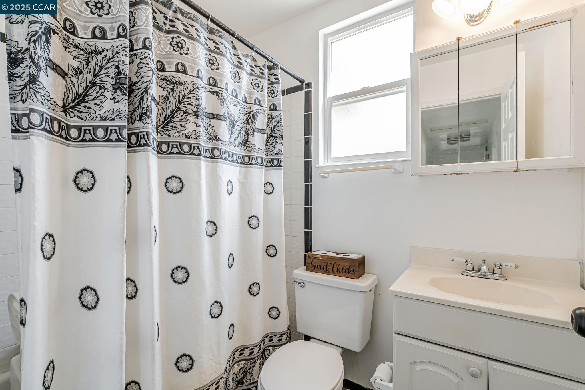 Detail Gallery Image 4 of 29 For 120 Butte Ct, Bay Point,  CA 94565 - 4 Beds | 2 Baths
