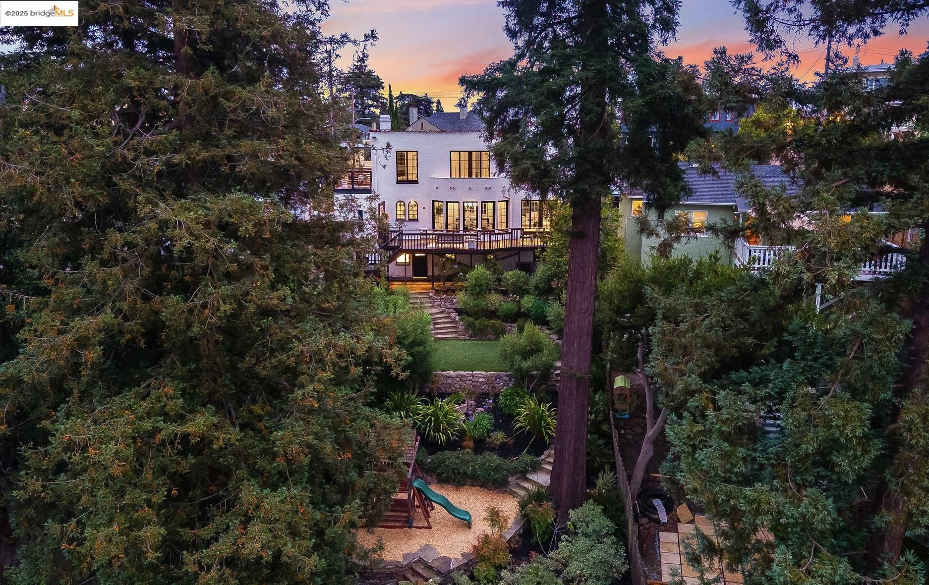 Detail Gallery Image 2 of 44 For 740 Calmar Ave, Oakland,  CA 94610 - 3 Beds | 2/1 Baths