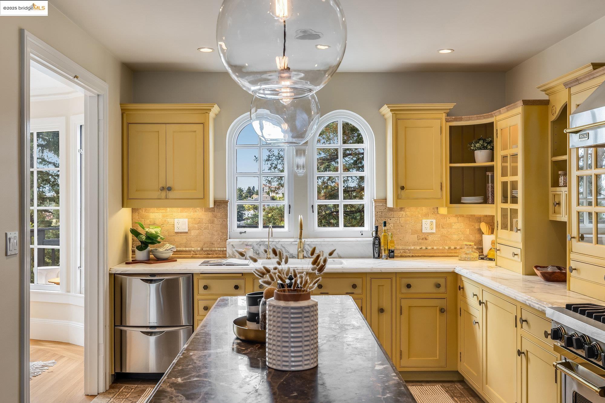 Detail Gallery Image 18 of 44 For 740 Calmar Ave, Oakland,  CA 94610 - 3 Beds | 2/1 Baths