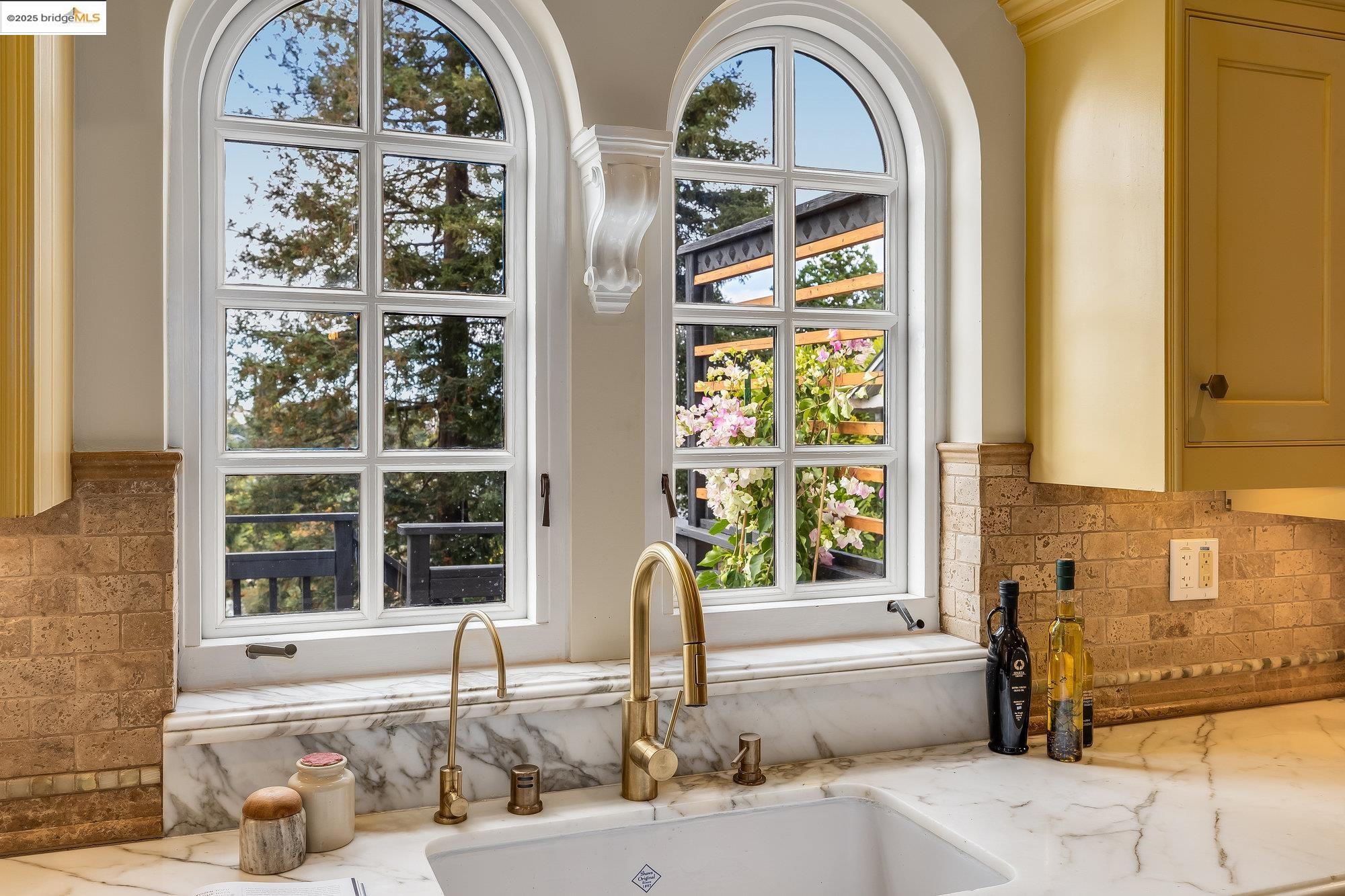 Detail Gallery Image 19 of 44 For 740 Calmar Ave, Oakland,  CA 94610 - 3 Beds | 2/1 Baths