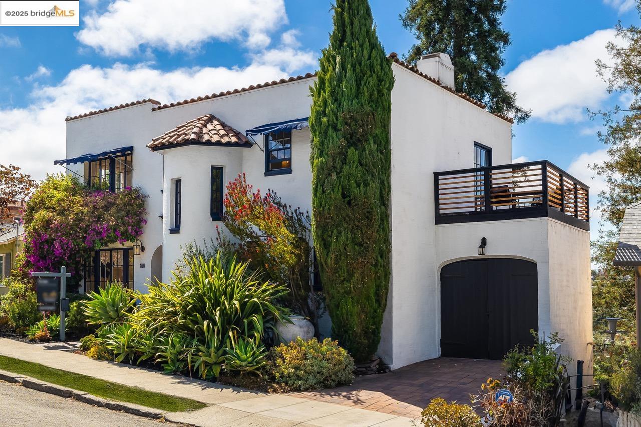 Detail Gallery Image 3 of 44 For 740 Calmar Ave, Oakland,  CA 94610 - 3 Beds | 2/1 Baths