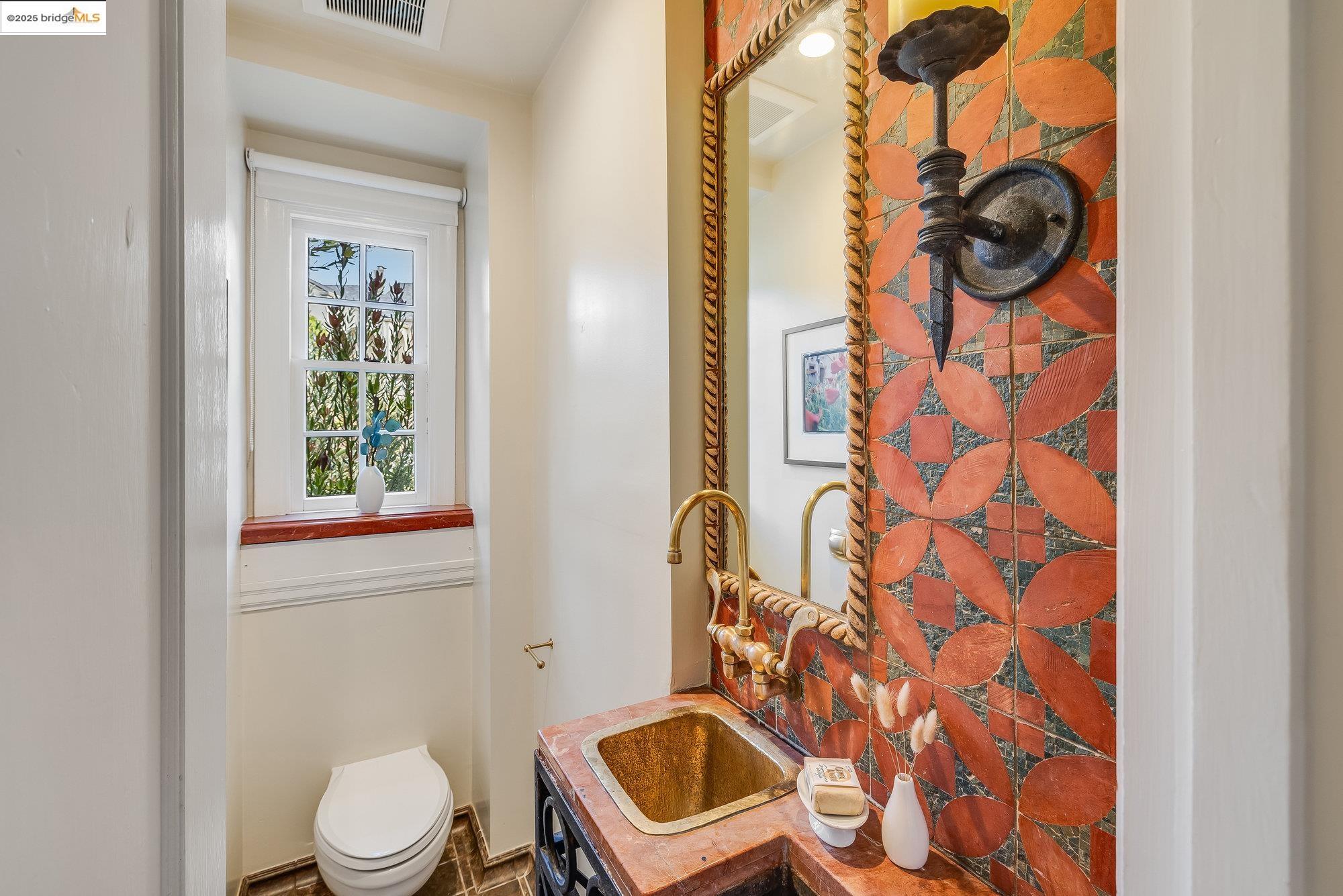 Detail Gallery Image 23 of 44 For 740 Calmar Ave, Oakland,  CA 94610 - 3 Beds | 2/1 Baths