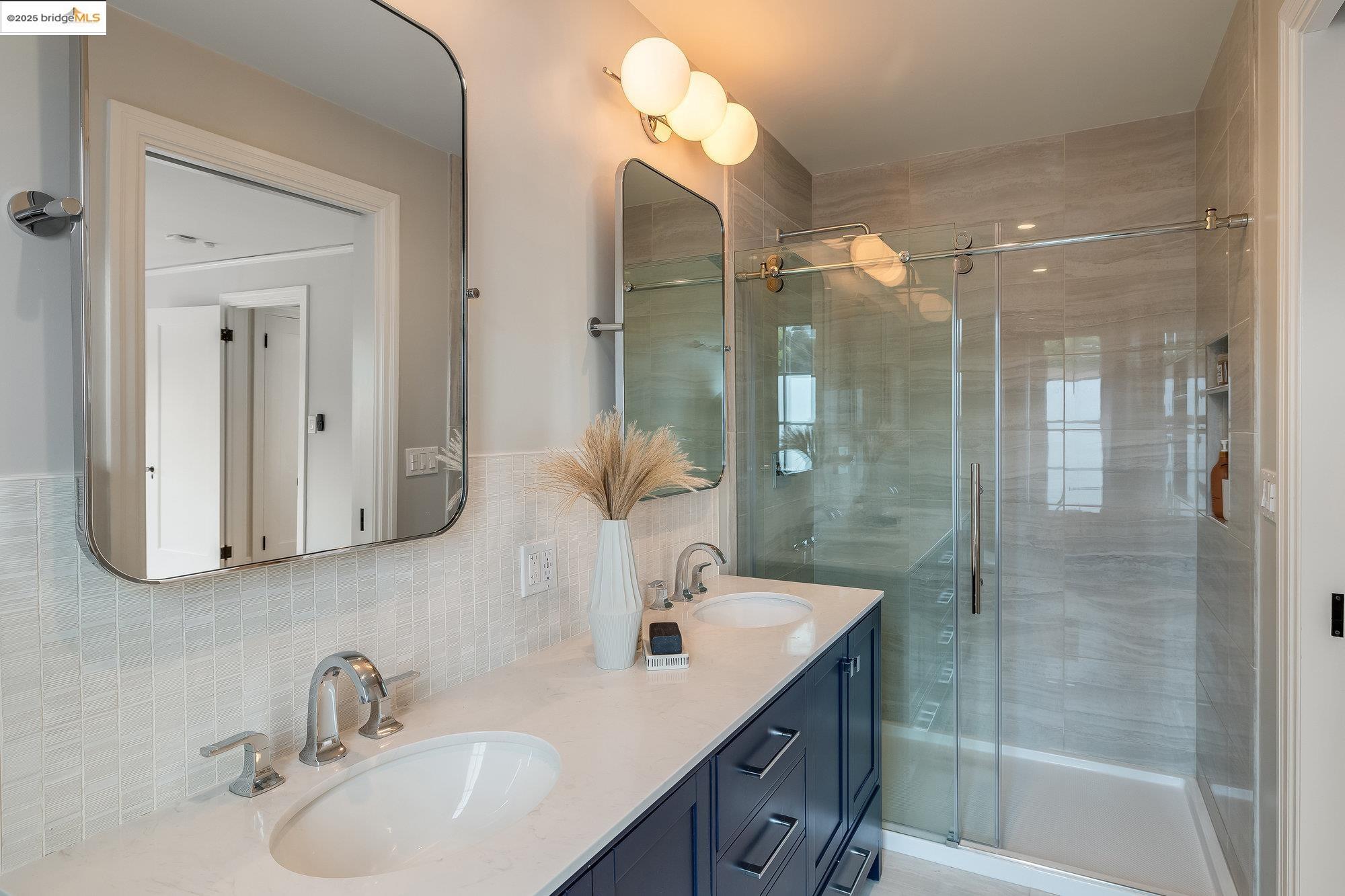 Detail Gallery Image 27 of 44 For 740 Calmar Ave, Oakland,  CA 94610 - 3 Beds | 2/1 Baths