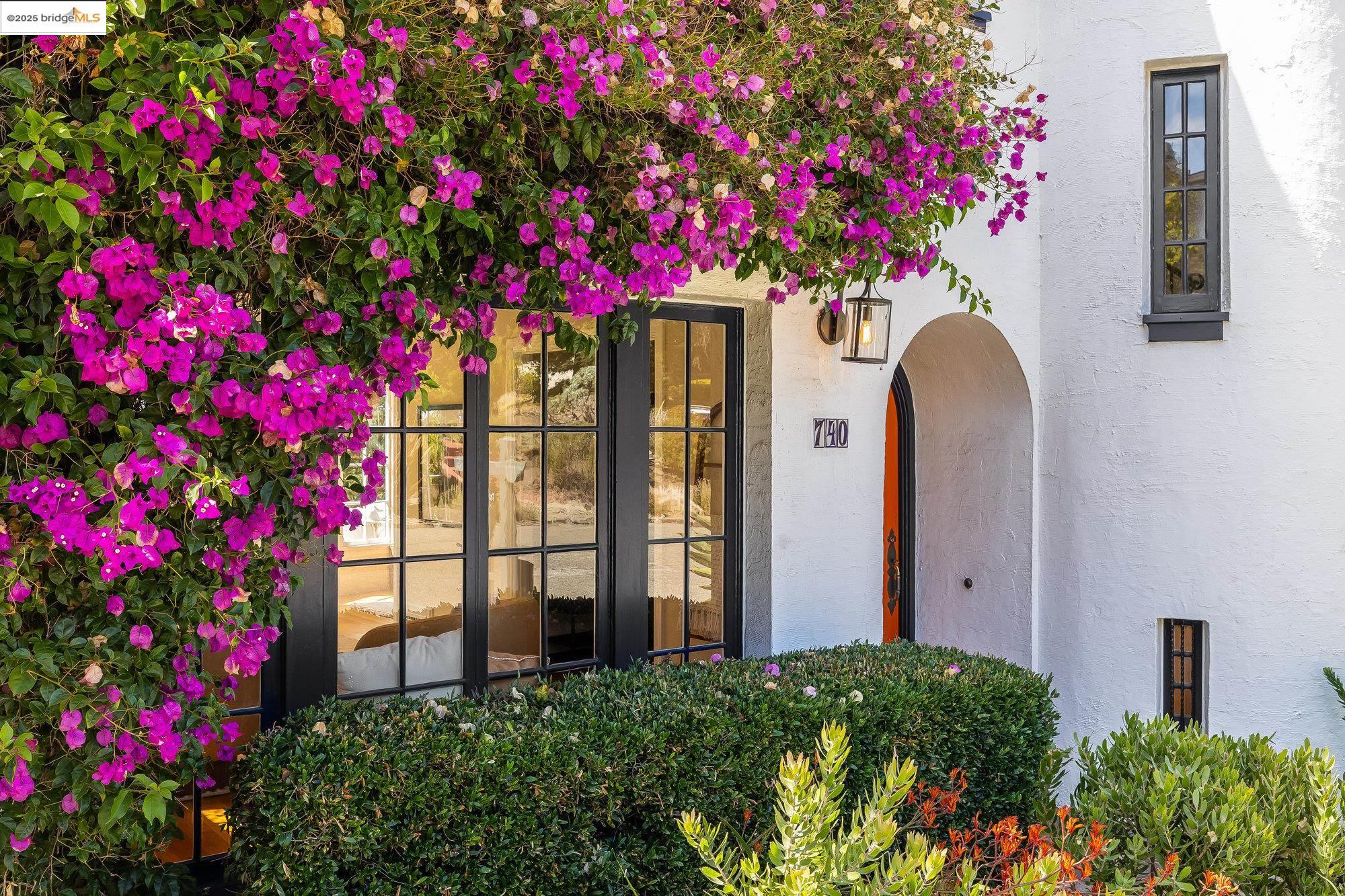 Detail Gallery Image 4 of 44 For 740 Calmar Ave, Oakland,  CA 94610 - 3 Beds | 2/1 Baths