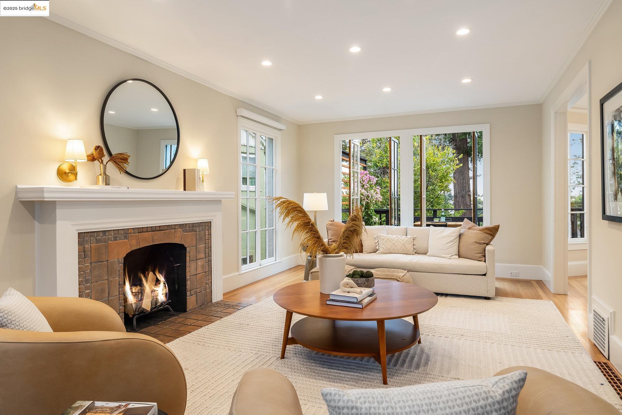 Detail Gallery Image 5 of 44 For 740 Calmar Ave, Oakland,  CA 94610 - 3 Beds | 2/1 Baths