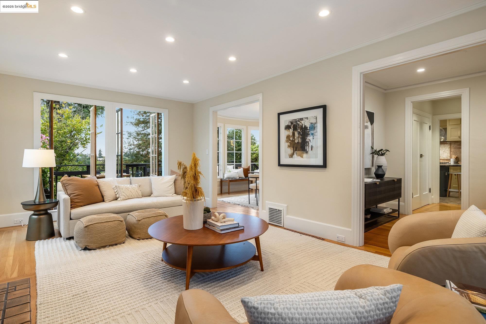Detail Gallery Image 7 of 44 For 740 Calmar Ave, Oakland,  CA 94610 - 3 Beds | 2/1 Baths