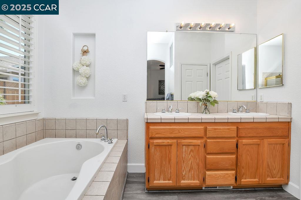 Detail Gallery Image 16 of 30 For 7782 Foppiano Way, Windsor,  CA 95492 - 4 Beds | 2 Baths