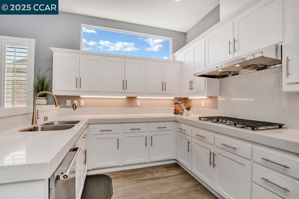 Detail Gallery Image 10 of 30 For 7782 Foppiano Way, Windsor,  CA 95492 - 4 Beds | 2 Baths
