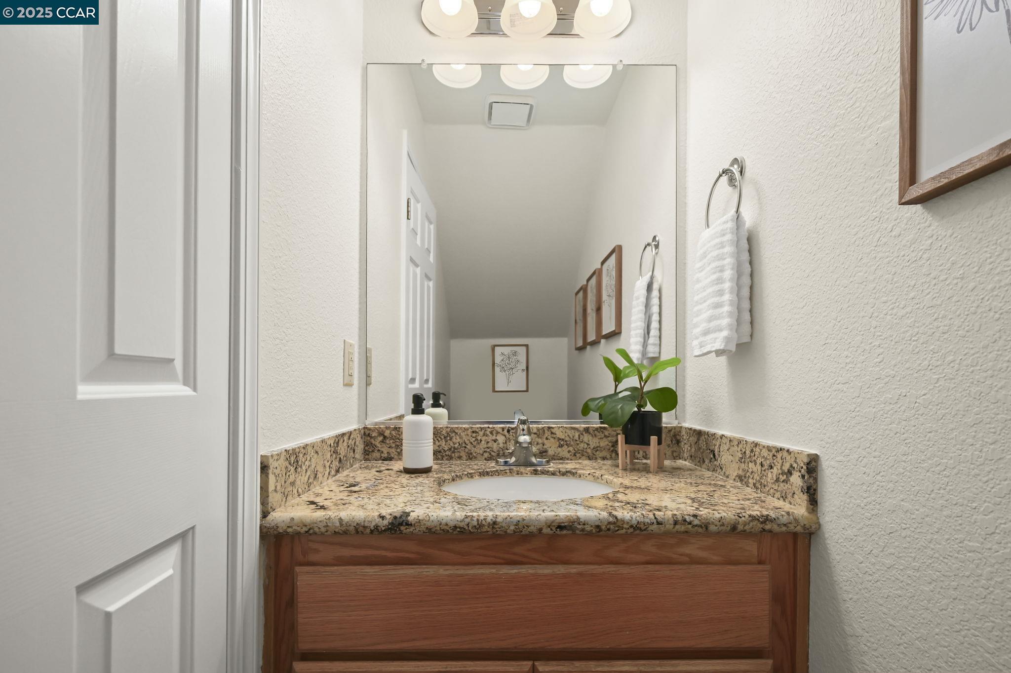 Detail Gallery Image 14 of 47 For 3705 Rose Rock Cir, Pleasanton,  CA 94588 - 4 Beds | 2/1 Baths